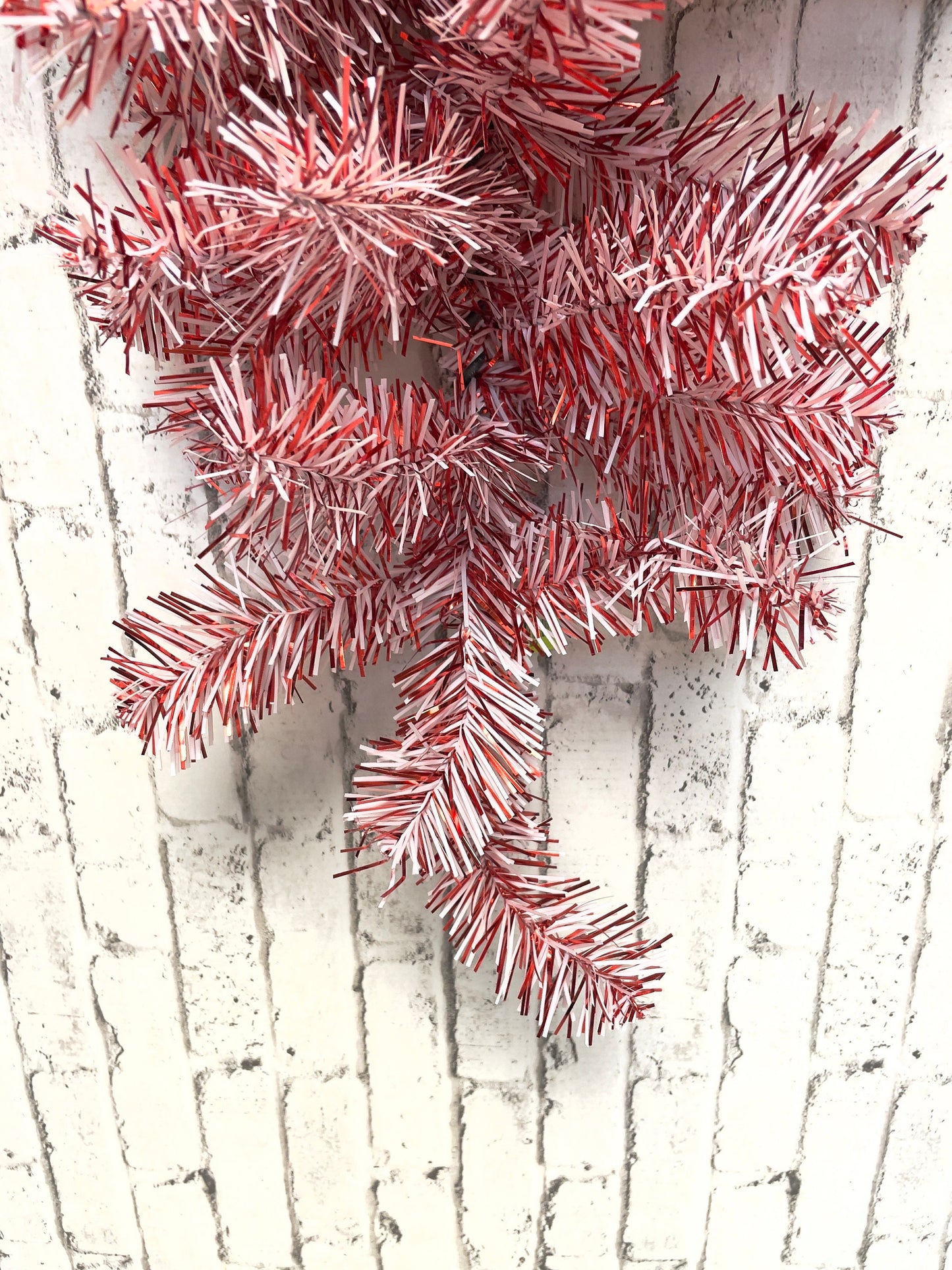 teardrop red white swag base, 85630TE32, Christmas swag base, red and white swag base, teardrop pine base