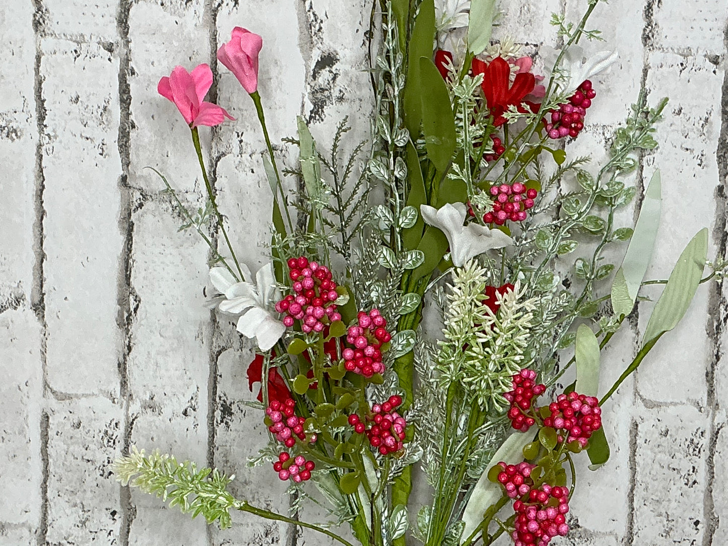 Filler flower with berries, Red/Pink/White, FH807174