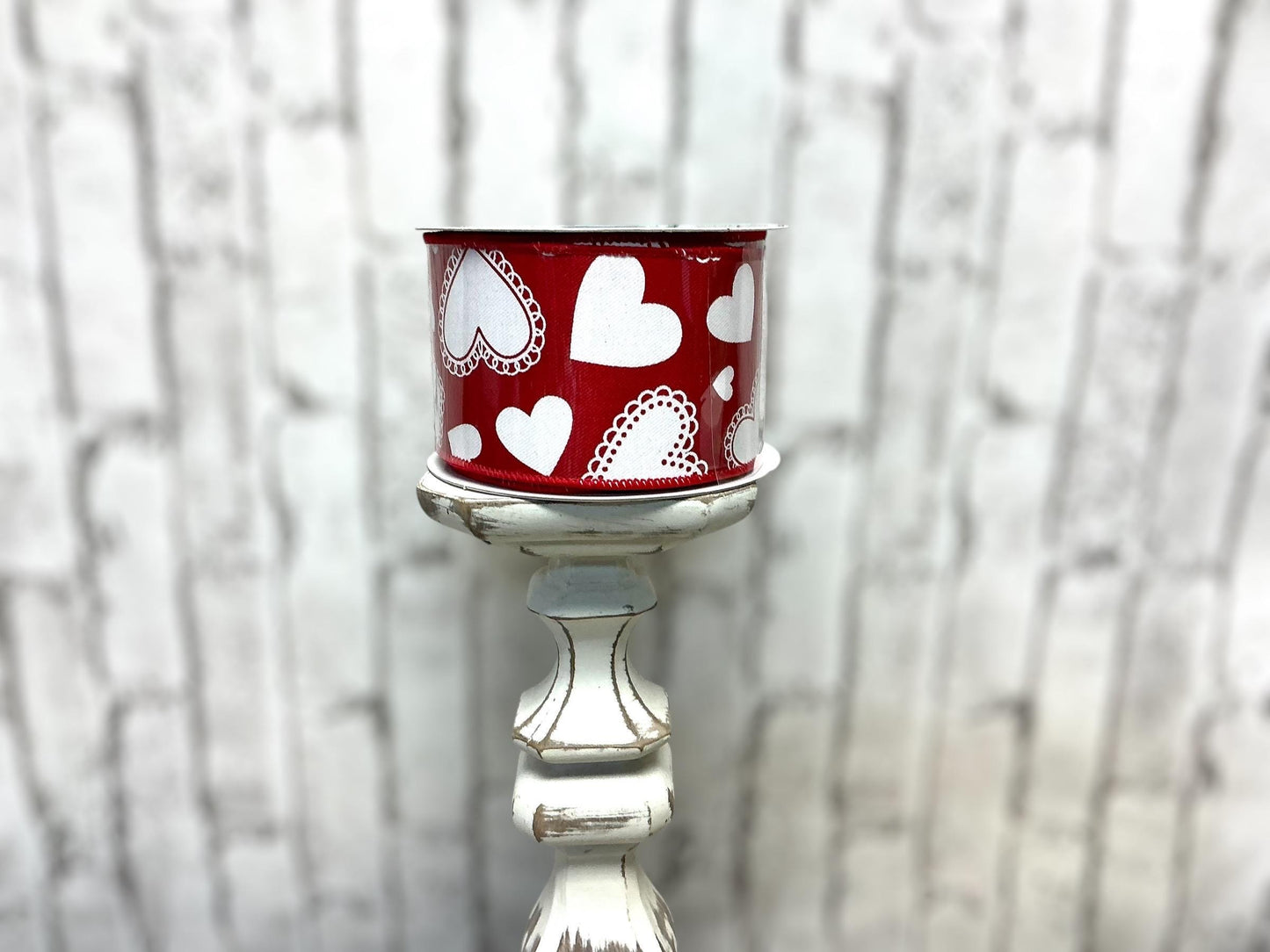 Scallop Hearts Red and White Ribbon, 2.5”x10YD, RGE172724