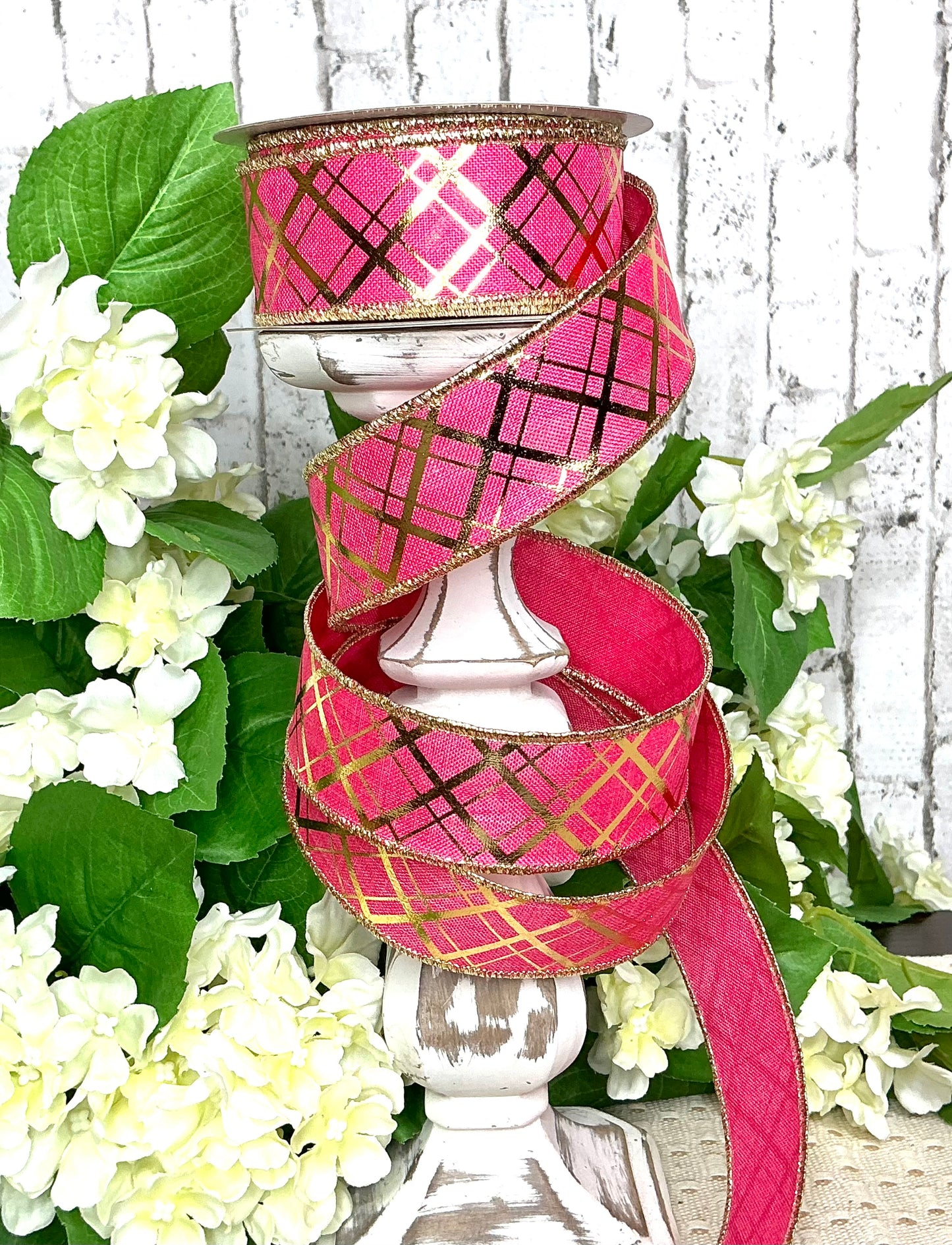 Hot pink with gold lines, RGE167311
