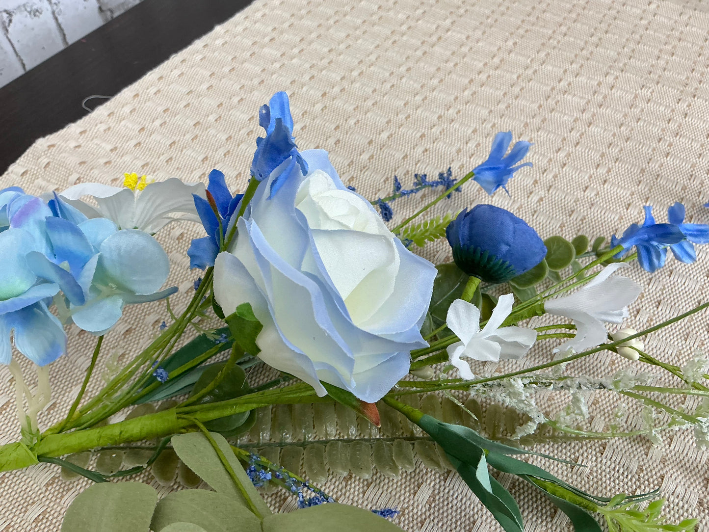 Blue rose/hydrangea flower spray, FH814790