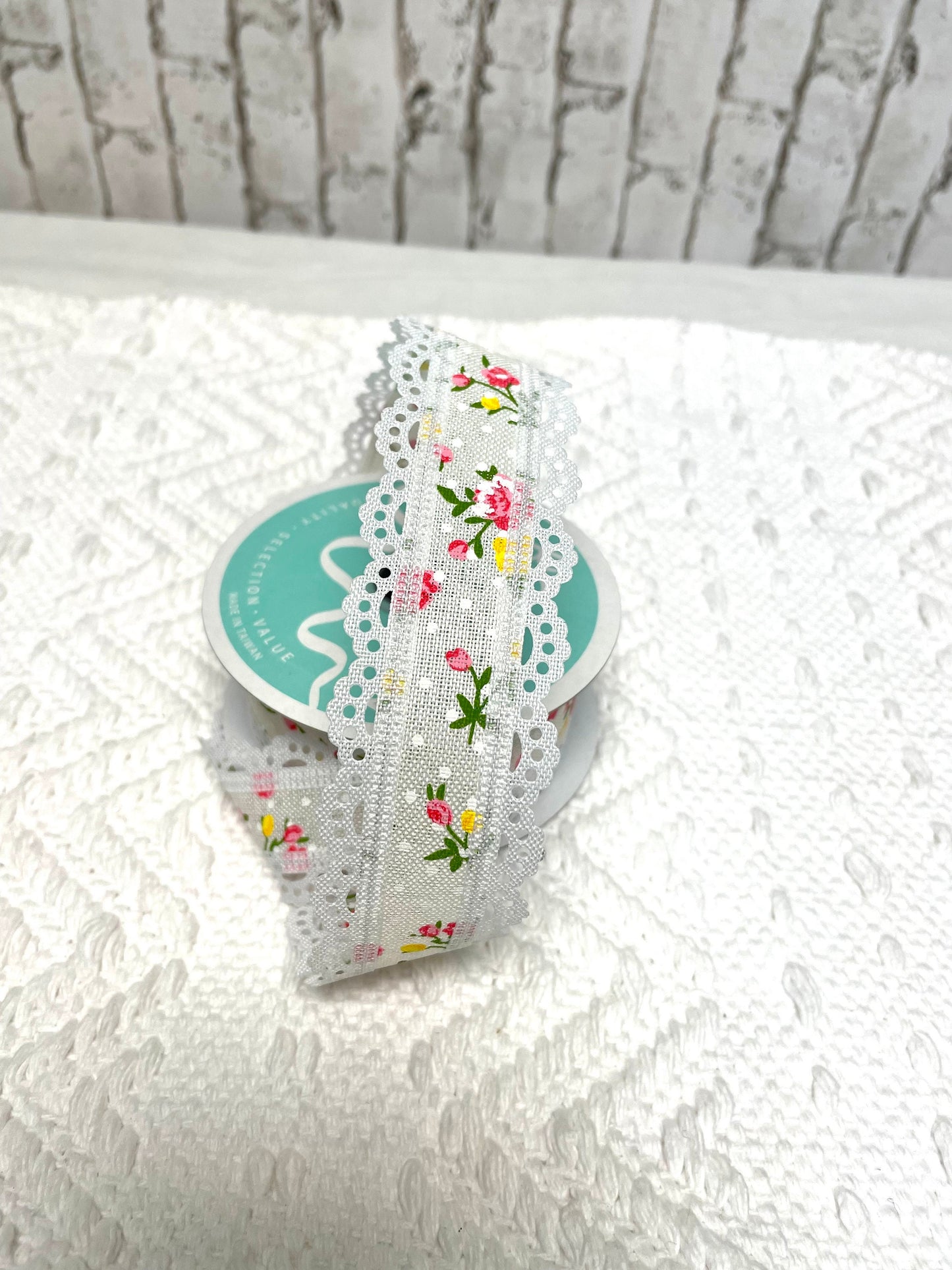 Vintage floral ribbon with lace trim, RGA856737