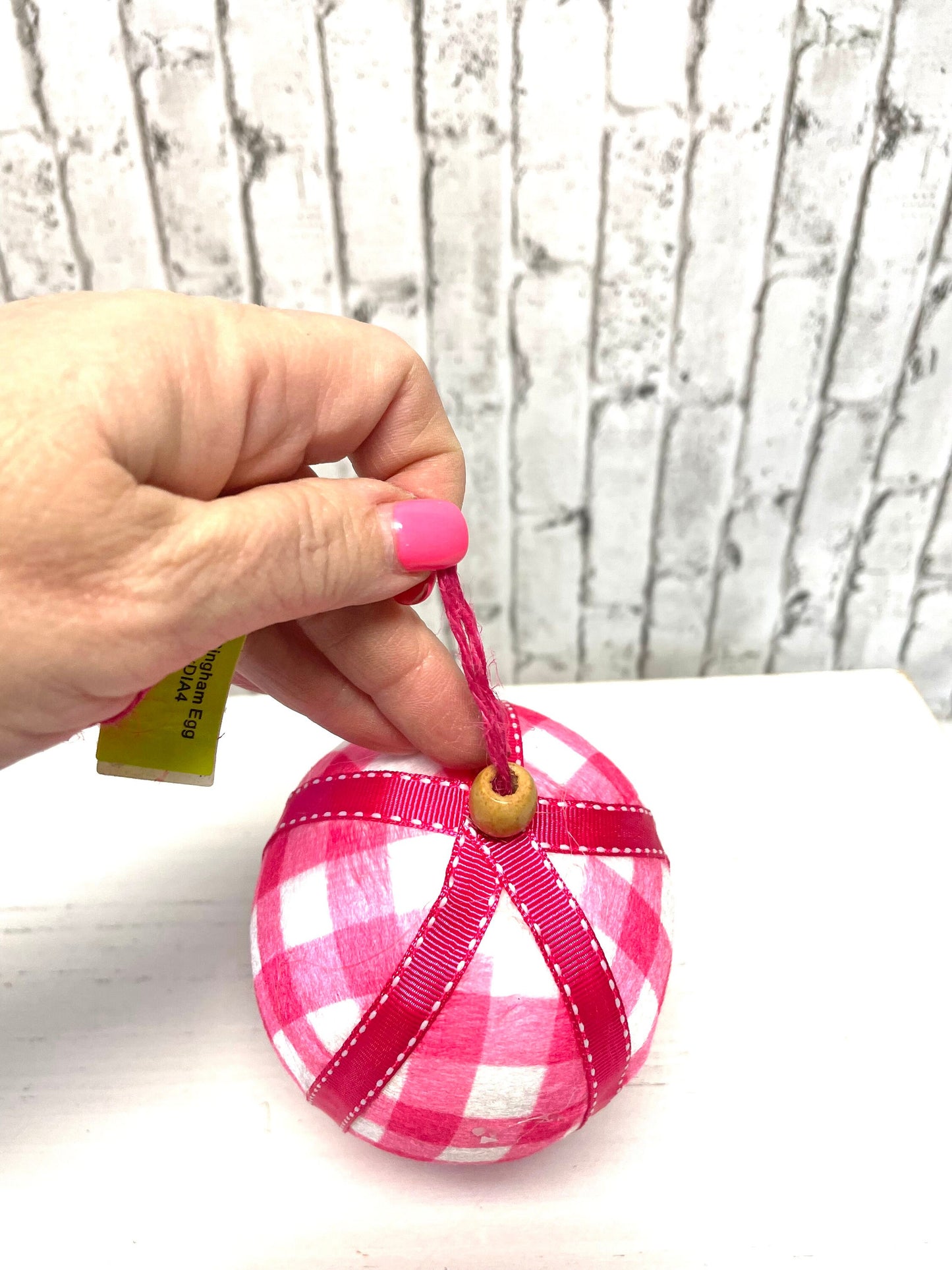 Gingham hot pink orn egg