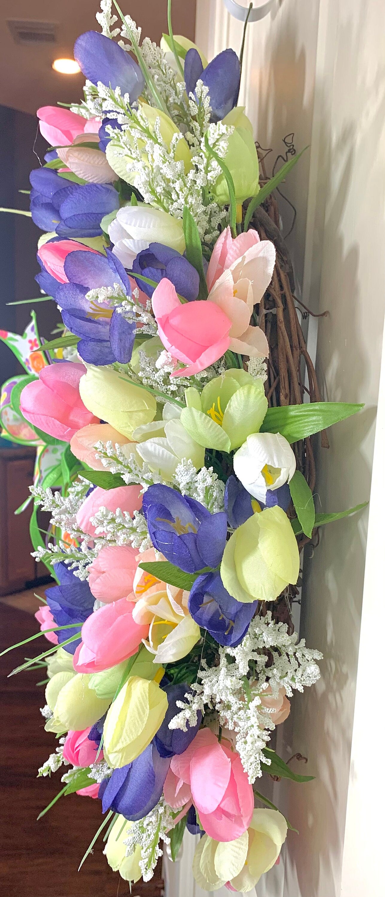 Tulip wreath, spring tulip wreath, summer tulip wreath, spring wreaths, summer wreaths, tulip door hanger, shippping included