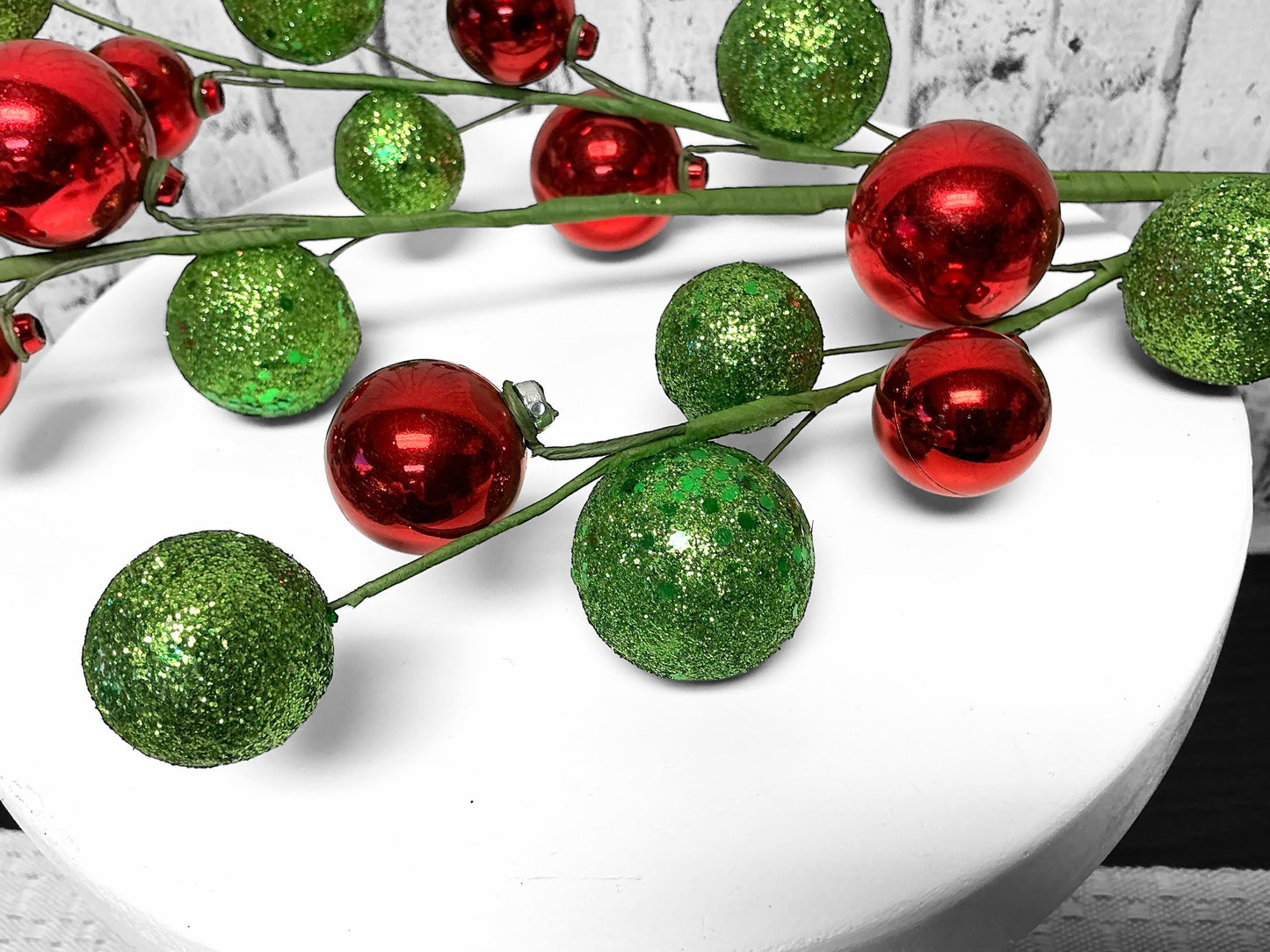 Red/Green glitter ball spray, XS115885
