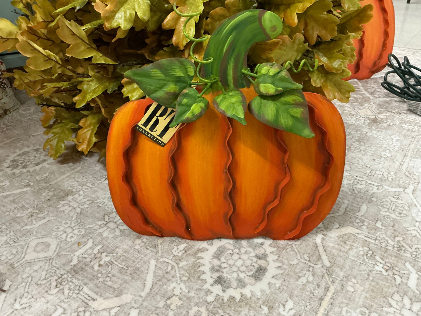 Medium ribbon Pumpkins, Round Top Collection