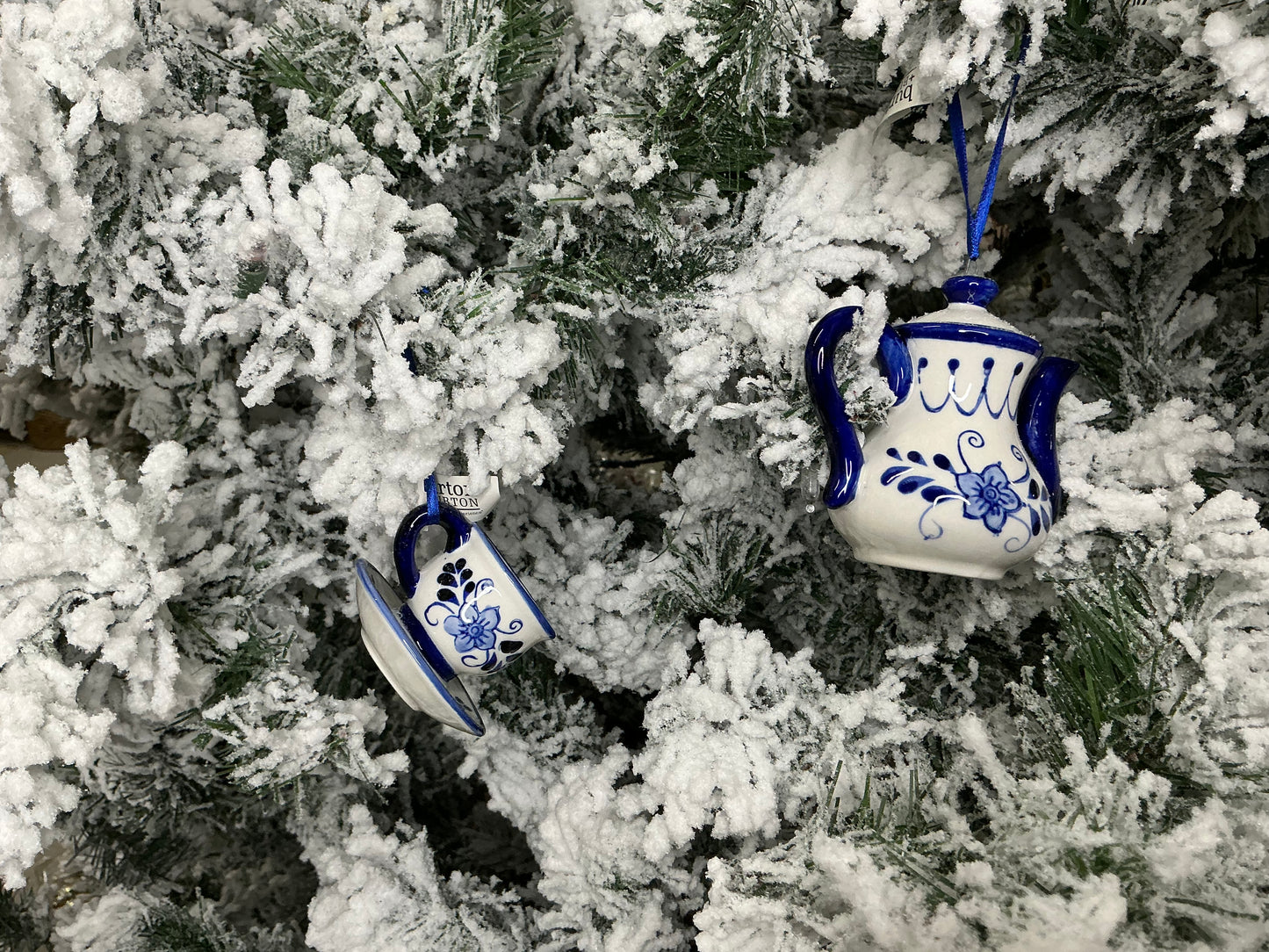Blue and white tea ornaments, 9748526, teapot and tea cups