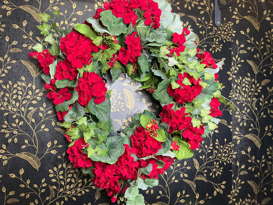 Red Geranium and Kalanchoe Wreath - W4402057