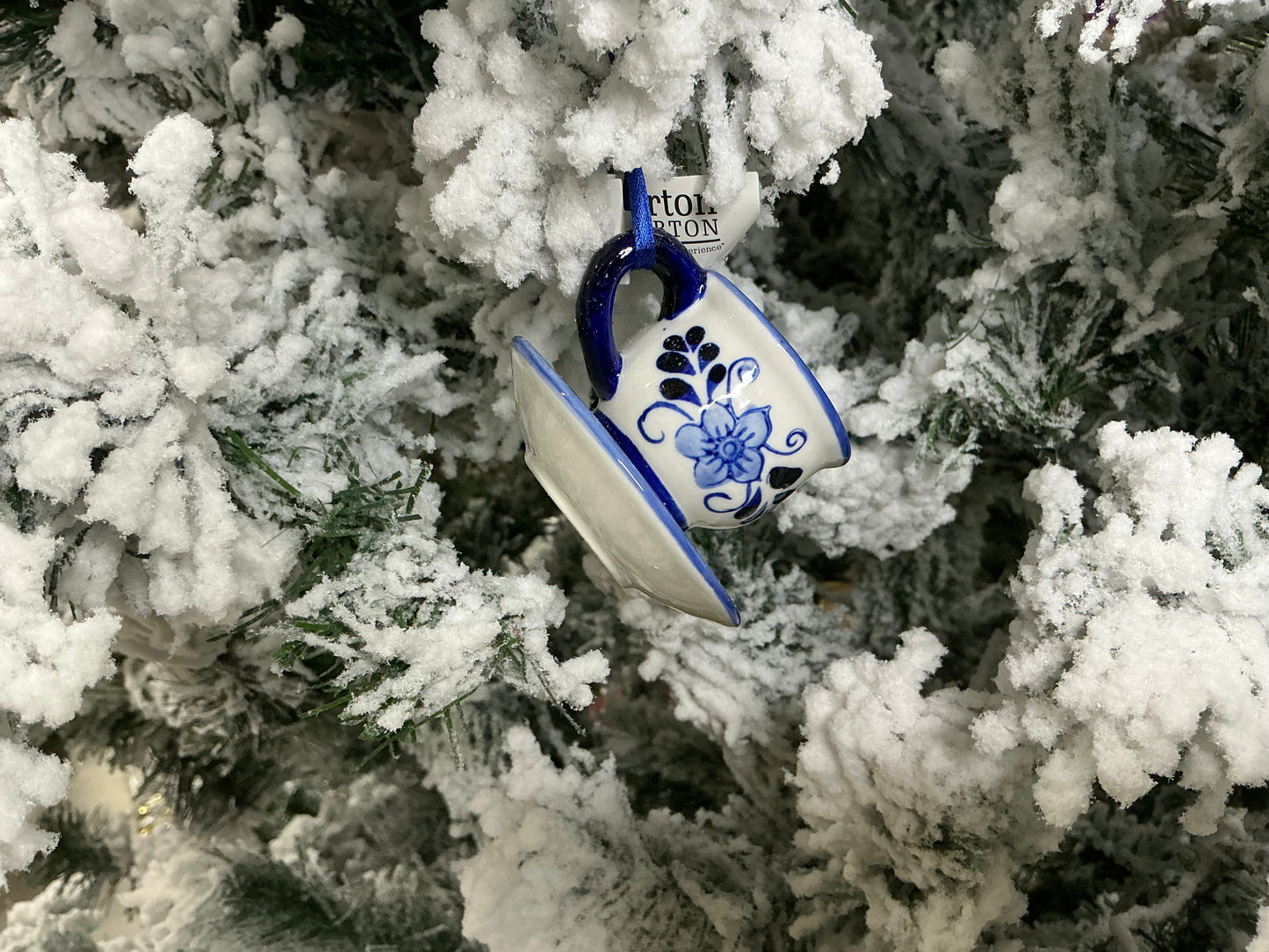 Blue and white tea ornaments, 9748526, teapot and tea cups