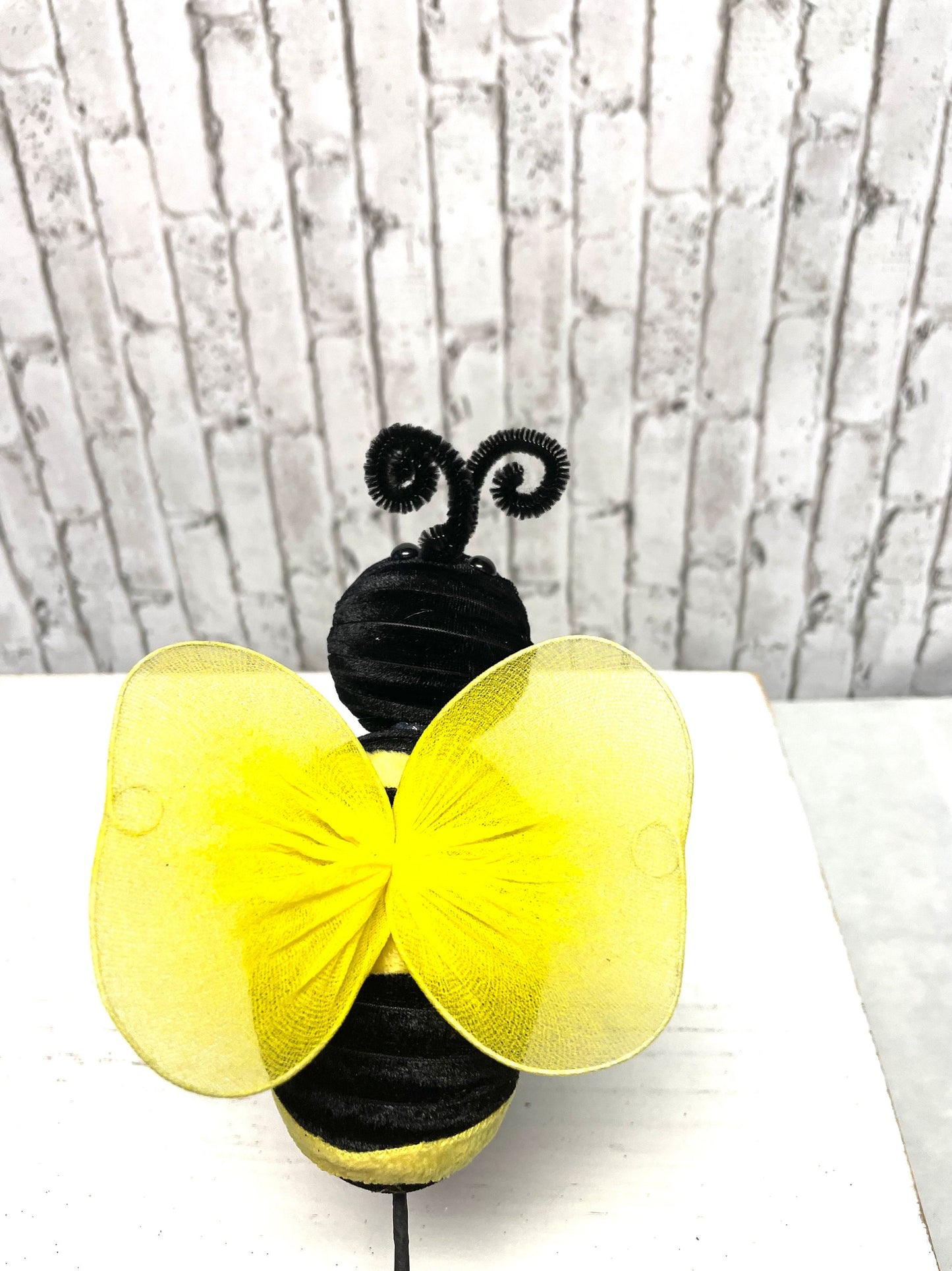 Bee pick, 63114YWBK, mesh wing bee pick, bumble bee pick, summer bee pick, spring bee pick