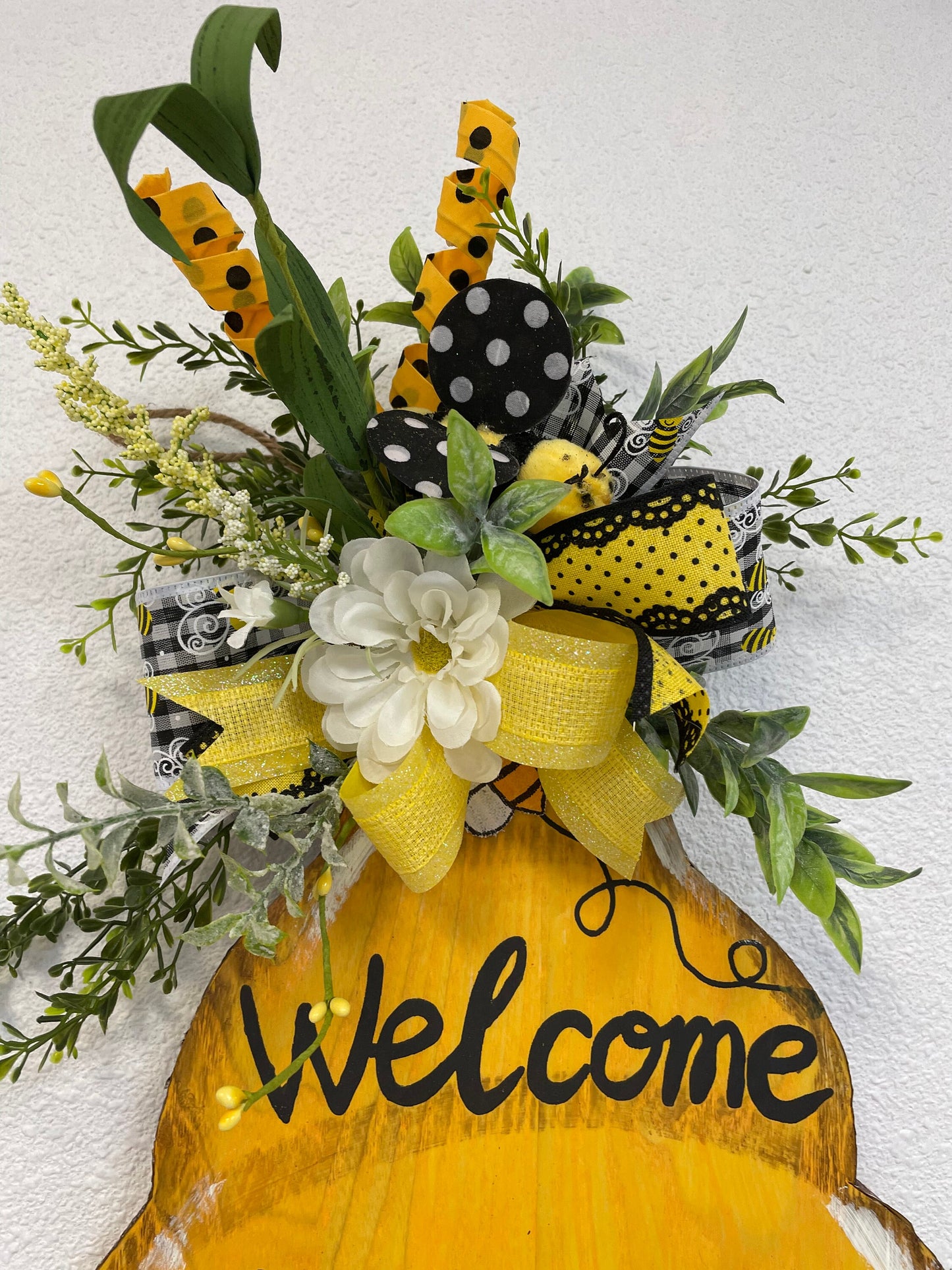 Everyday wreath, bee wreath, summer wreath, spring wreath, bee door hanger, summer door hanger, shipping included in price