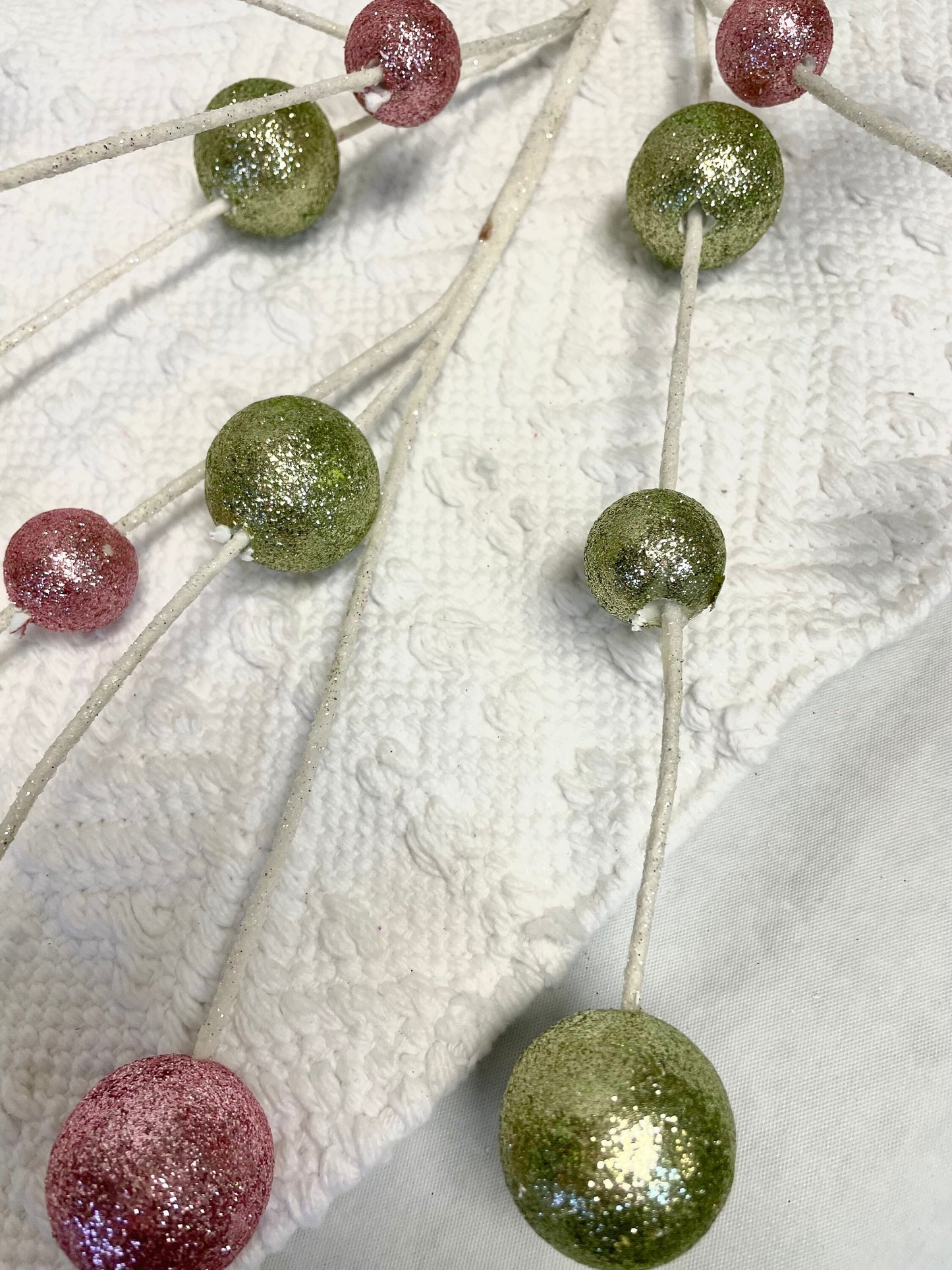 Christmas spray, pastel Christmas spray, pastel glitter ball spray, MTX64380, candy theme spray, pastel ball spray