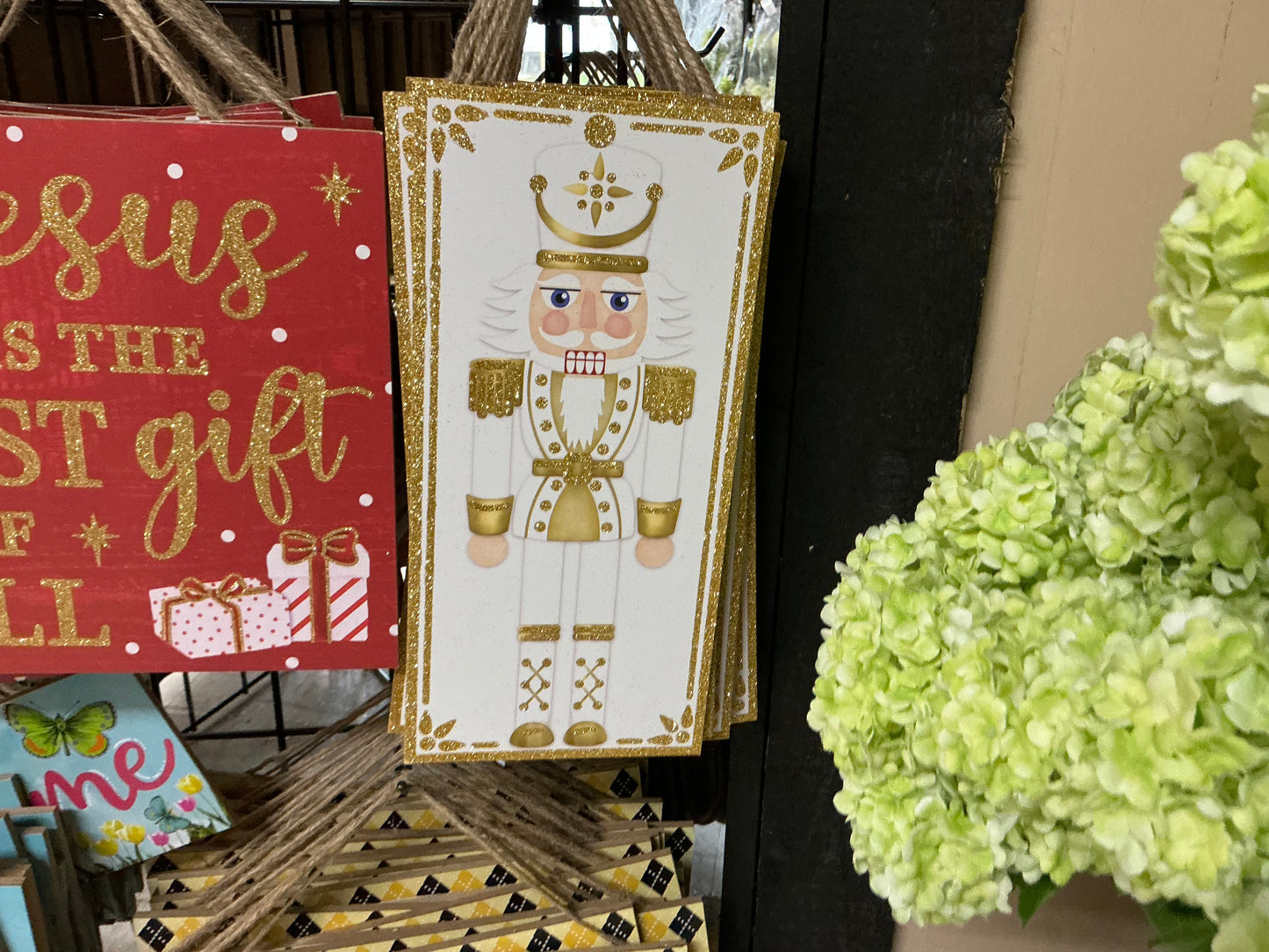 White and Gold nutcracker sign, AP7868