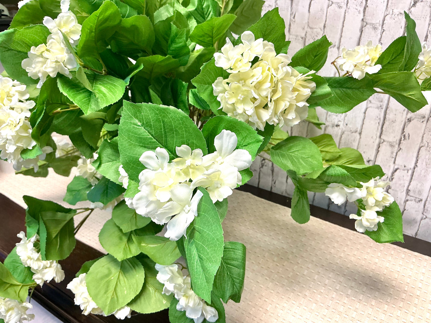 Hanging Hydrangea bush, White, UV protected, MTF24609