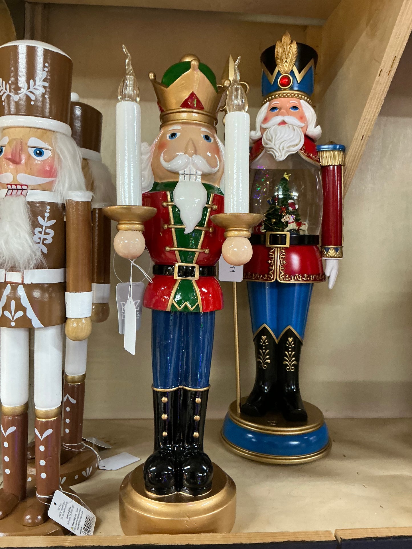 Nutcracker holding candles, 4501645