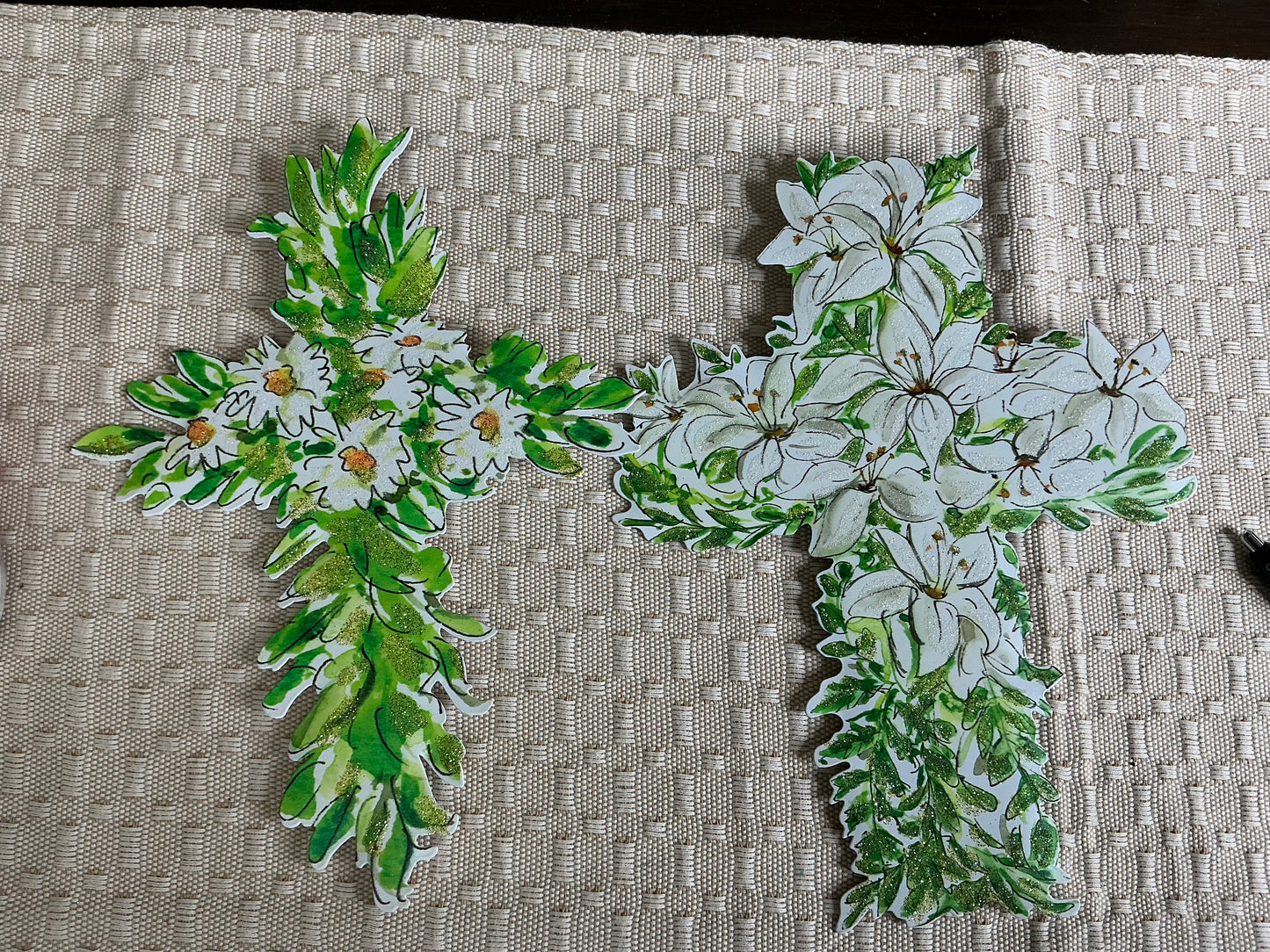 Blooming Crosses - Round Top Collection