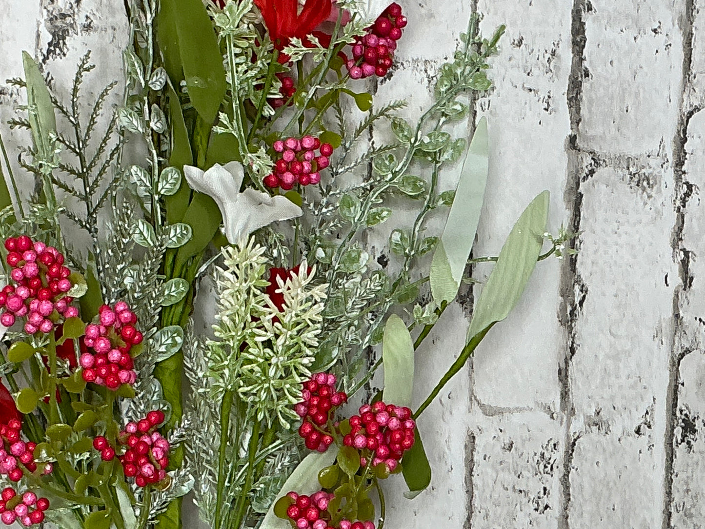 Filler flower with berries, Red/Pink/White, FH807174
