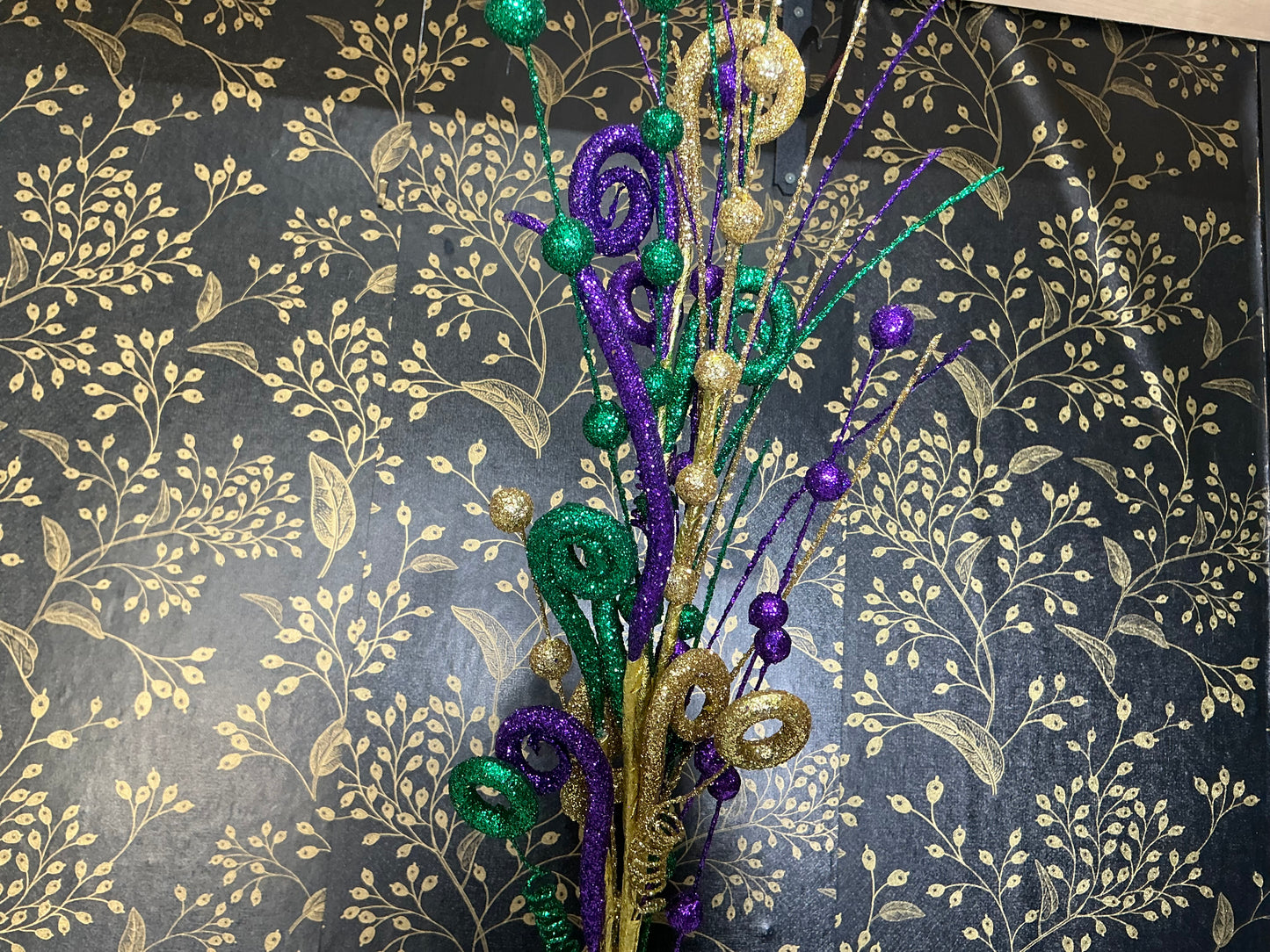 Mardi Gras Swirl Spray - HG3075