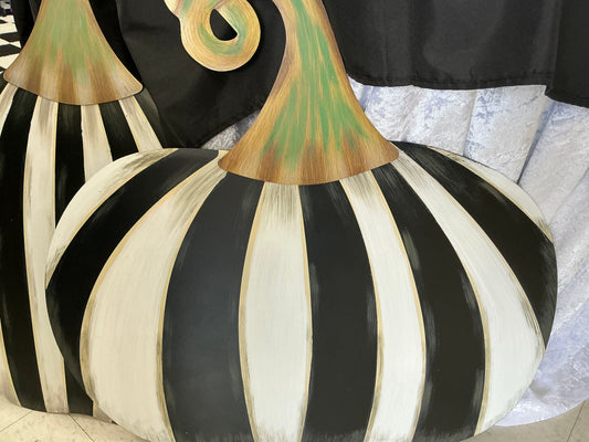 Black and white striped pumpkin, Short, Round Top Collection