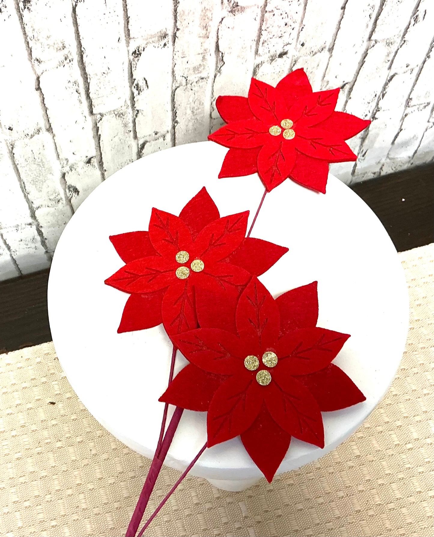 Felt Poinsettia stem, XP017324