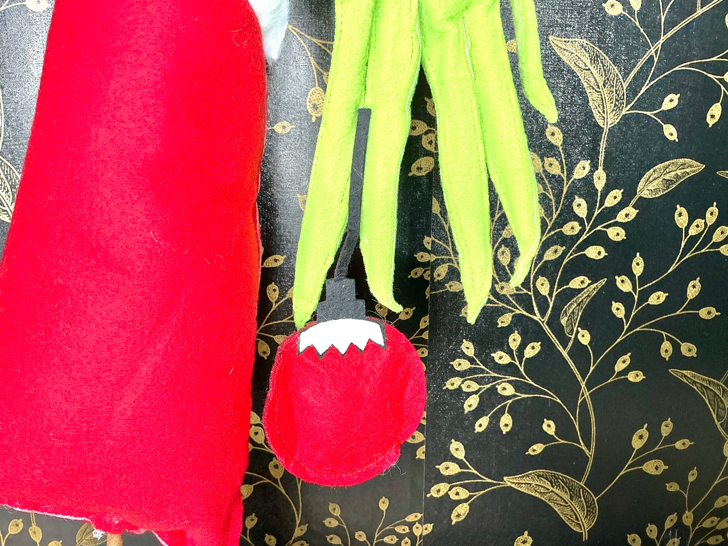Green monster hand holding an ornament, 85512RWG