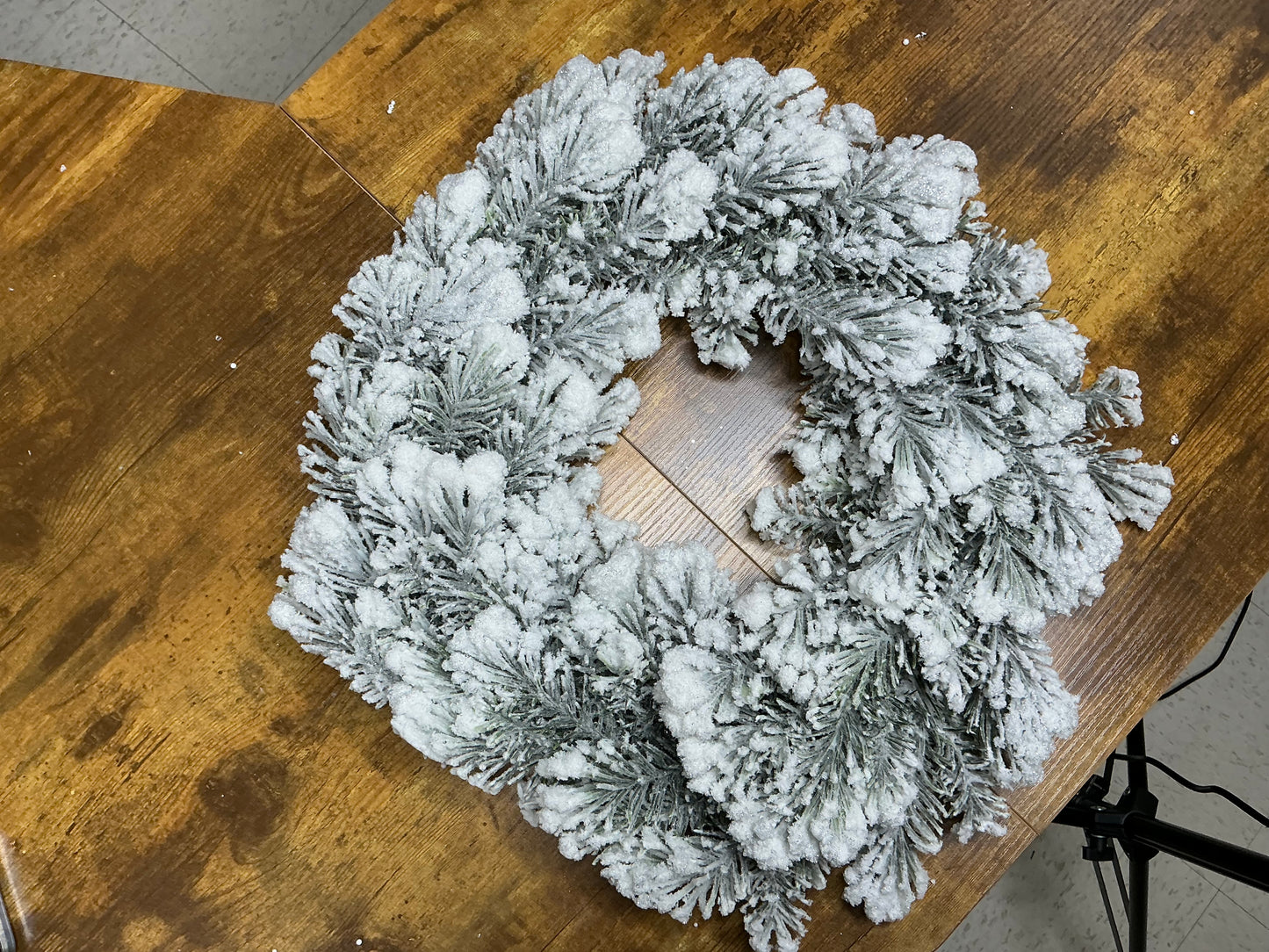 Snow Noble pine wreath, X1744/mw