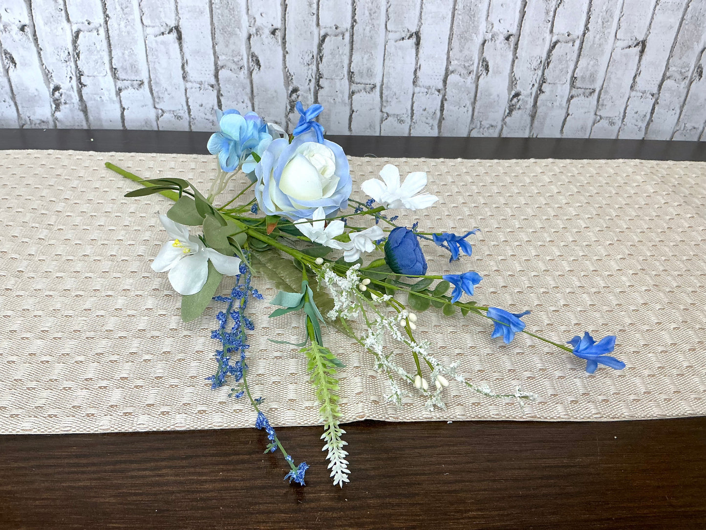 Blue rose/hydrangea flower spray, FH814790