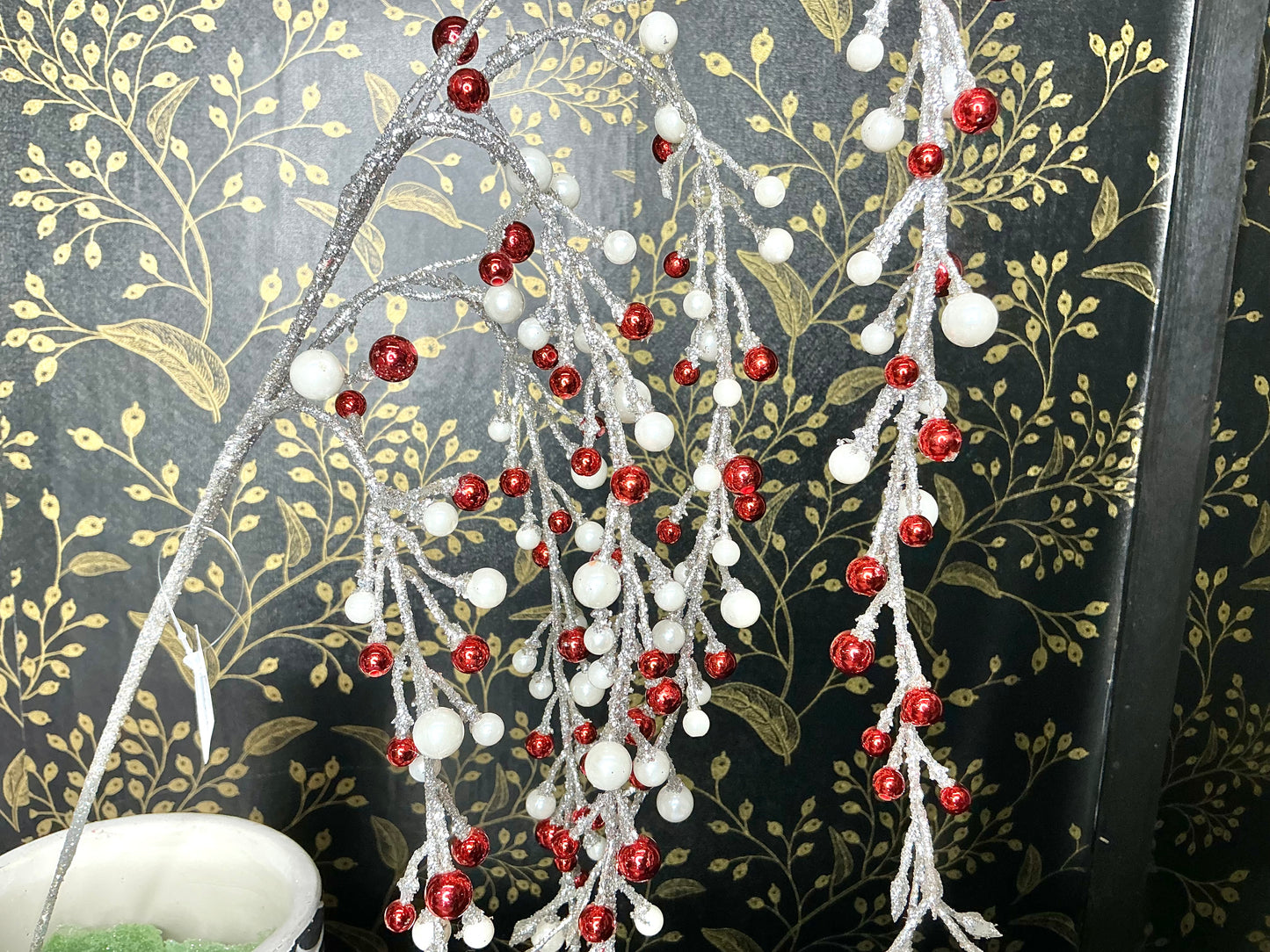 Hanging Berry Branch, 91112