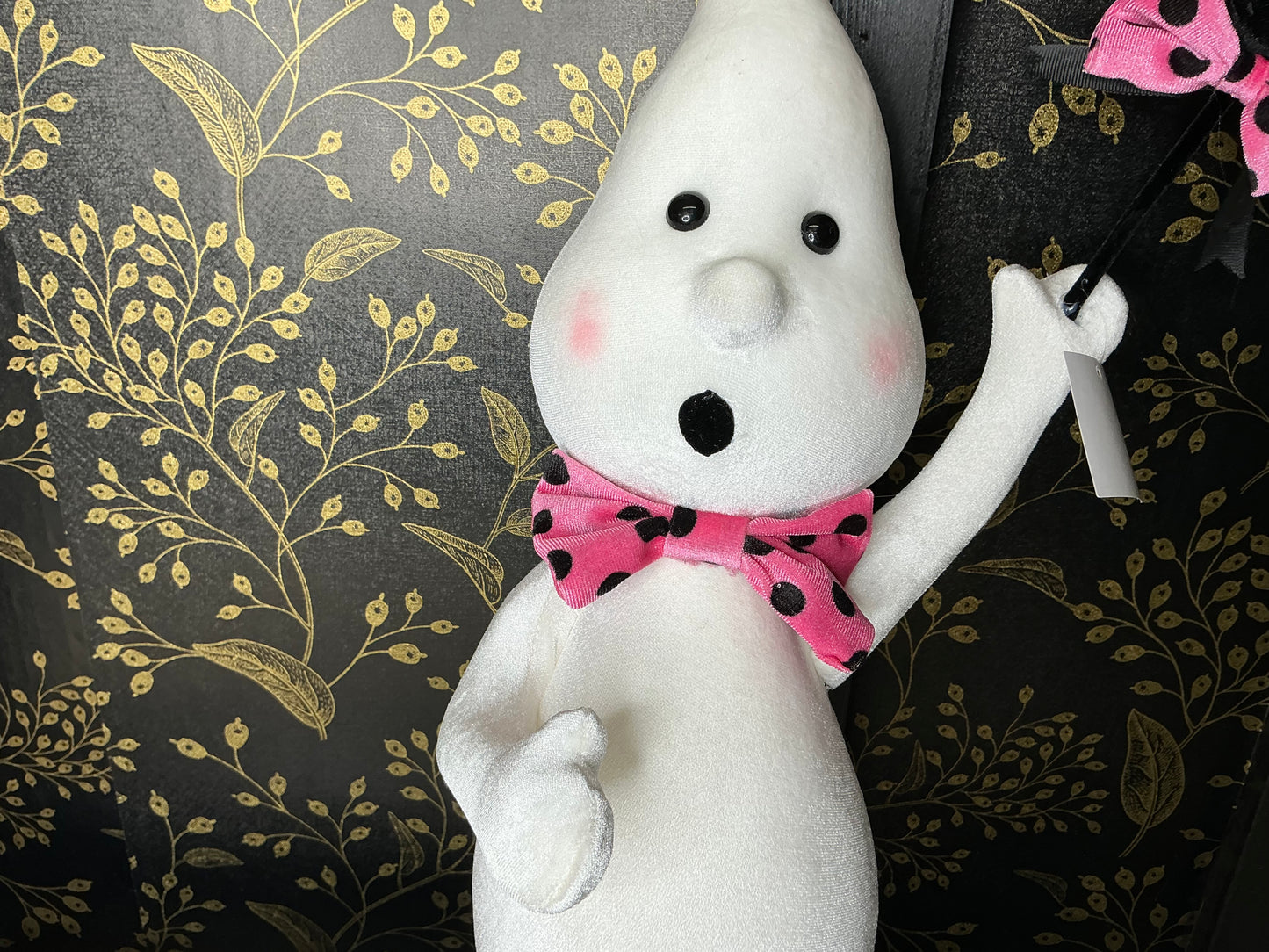 Ghost with balloon, December diamonds, 08-00144
