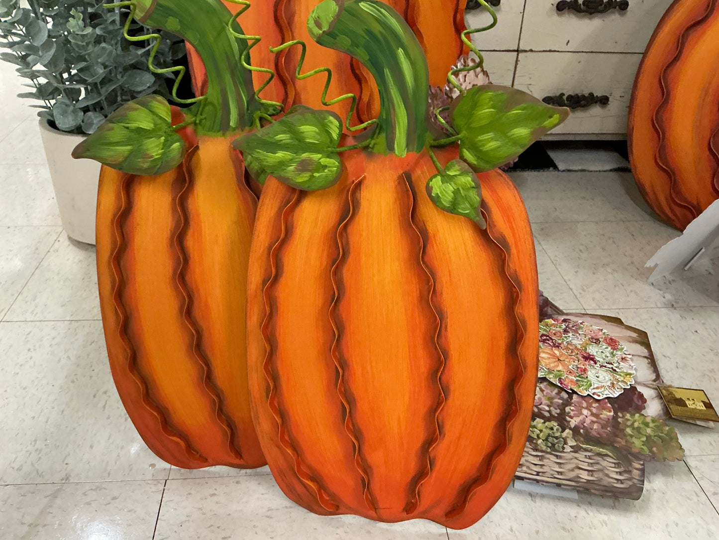 Medium ribbon Pumpkins, Round Top Collection