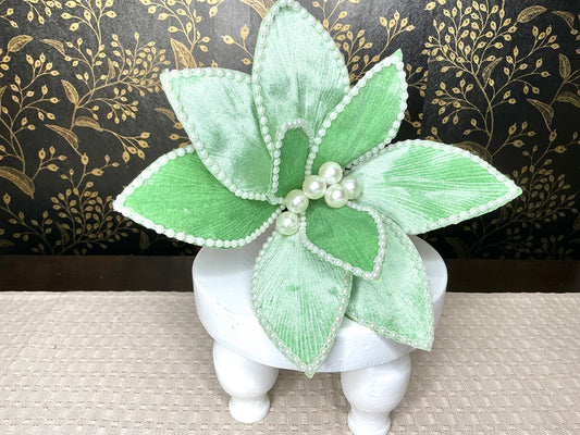 Green poinsettia with pearls, XS420031