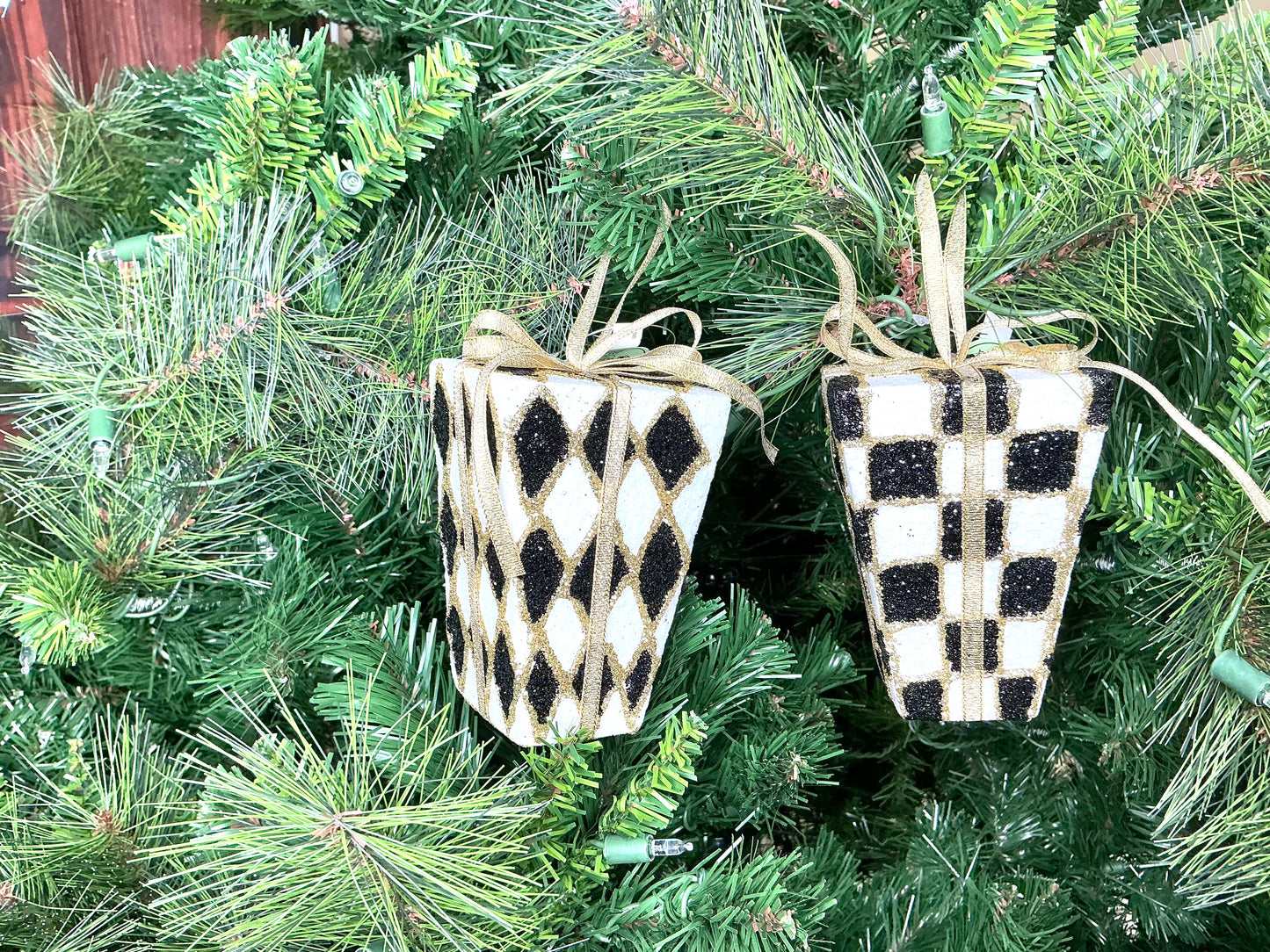 Harlequin Gift ornament, MTX72823
