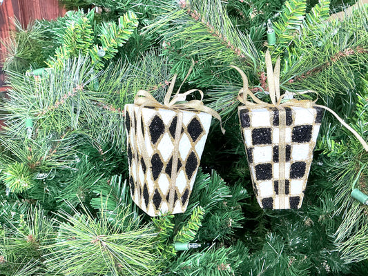 Harlequin Gift ornament, MTX72823