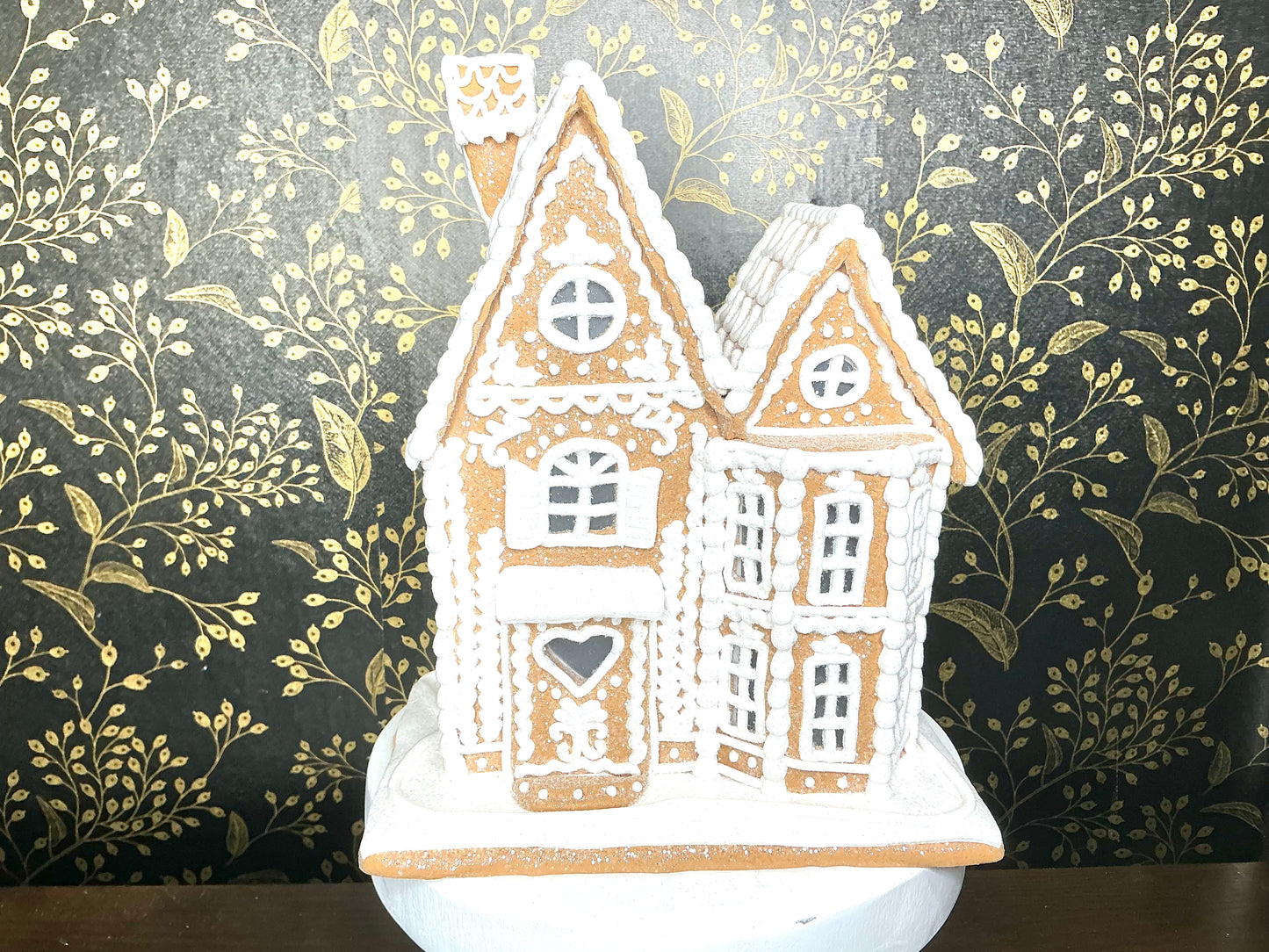 Lighted Gingerbread House, 4416145