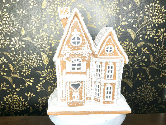 Lighted Gingerbread House, 4416145