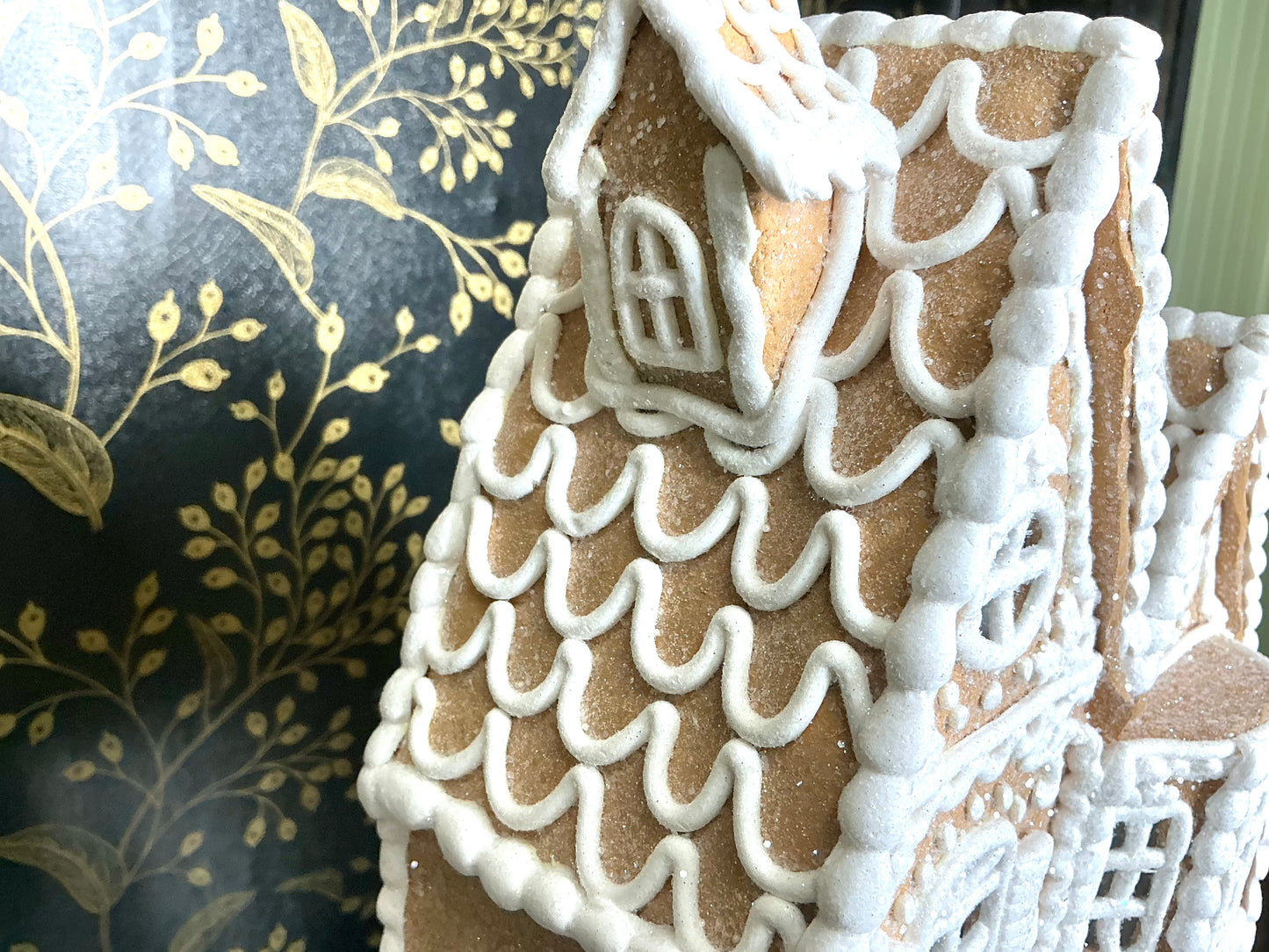 Lighted Gingerbread House, 4416145