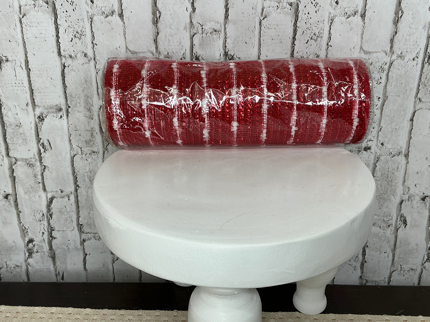 Red with white stripes, RY820049