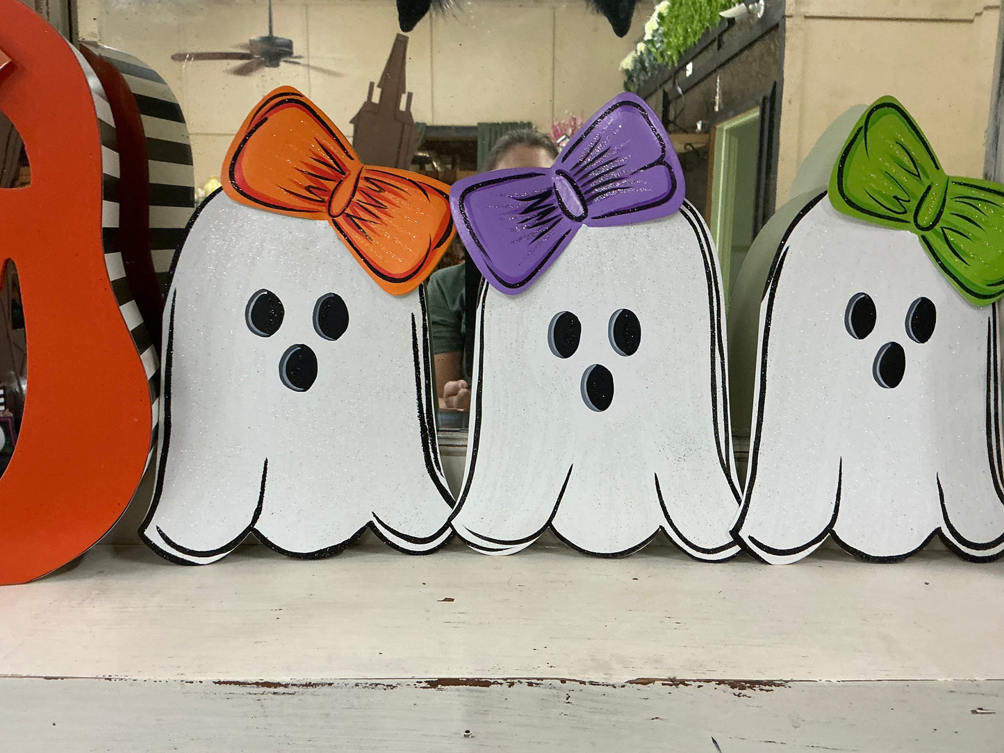 Ghost with Bows, Round Top Collection
