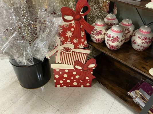 Red & White Gift Topiary, Round Top Collection