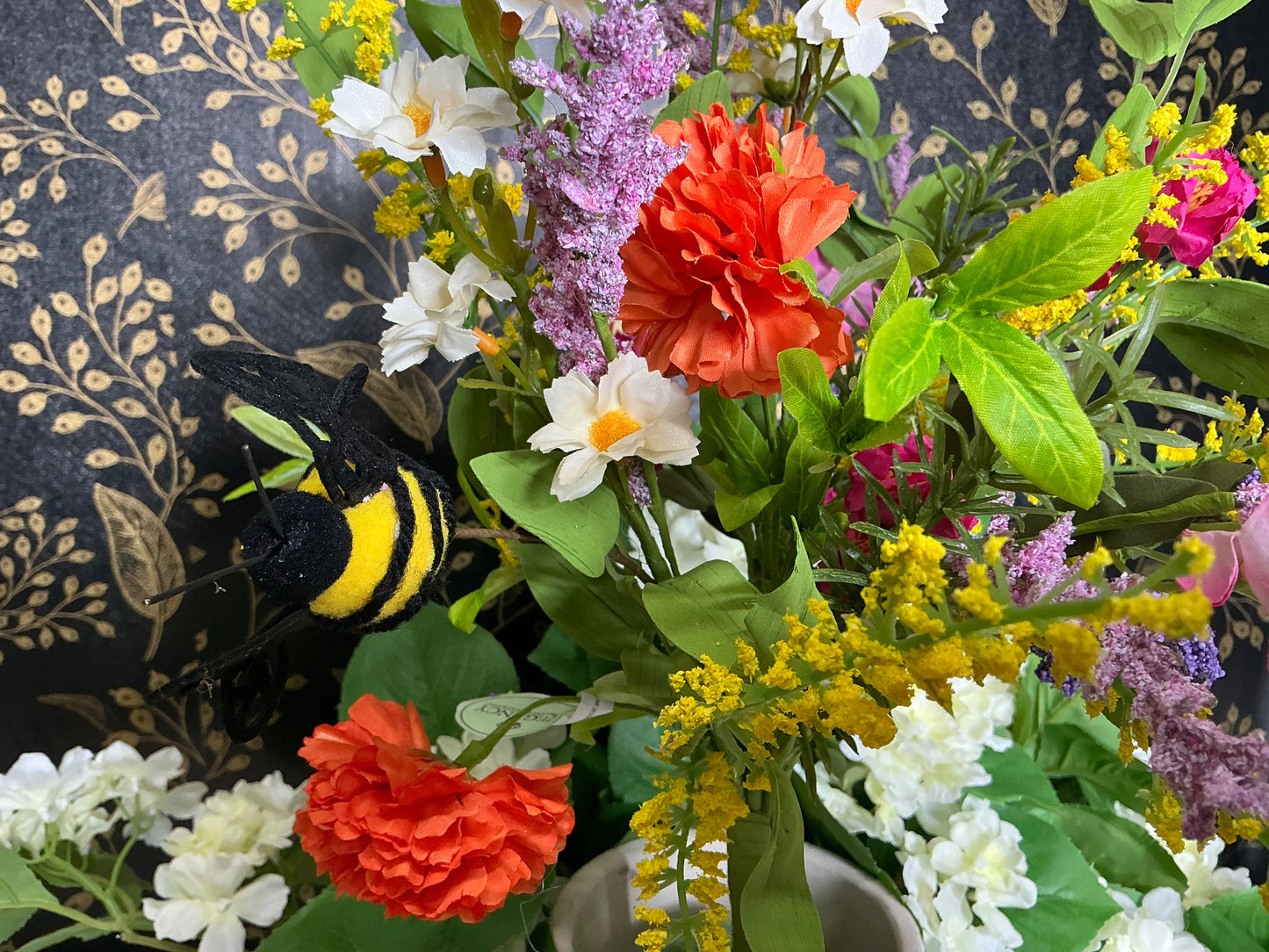 Mixed flower bundle with bees, MTF26712