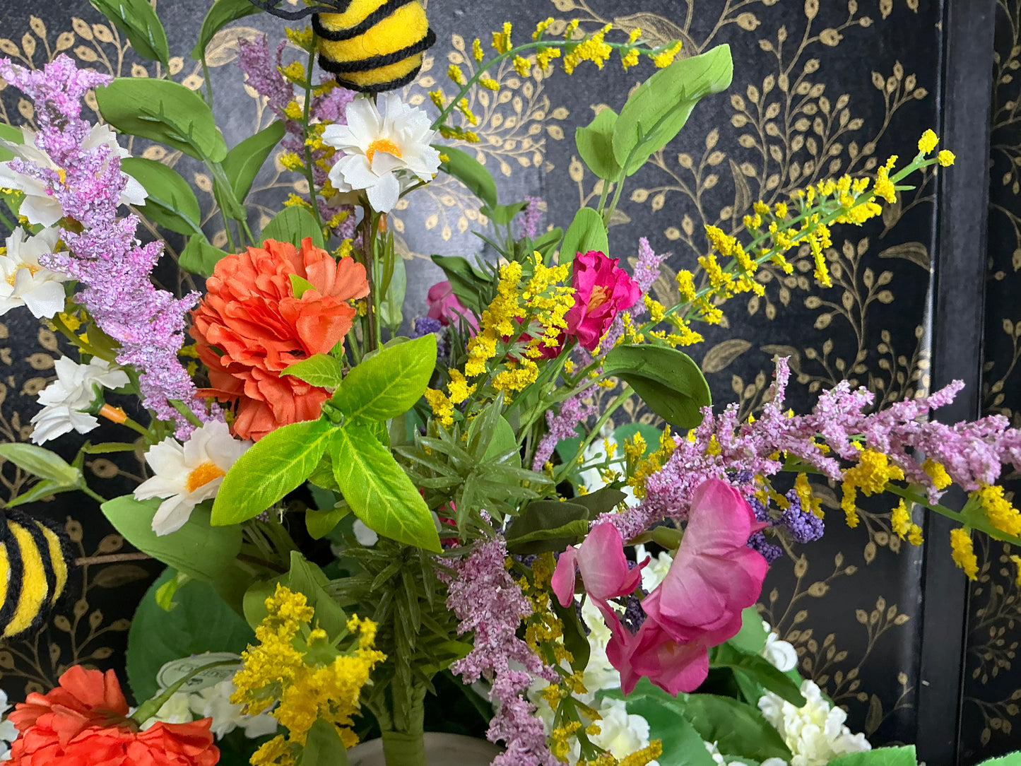 Mixed flower bundle with bees, MTF26712