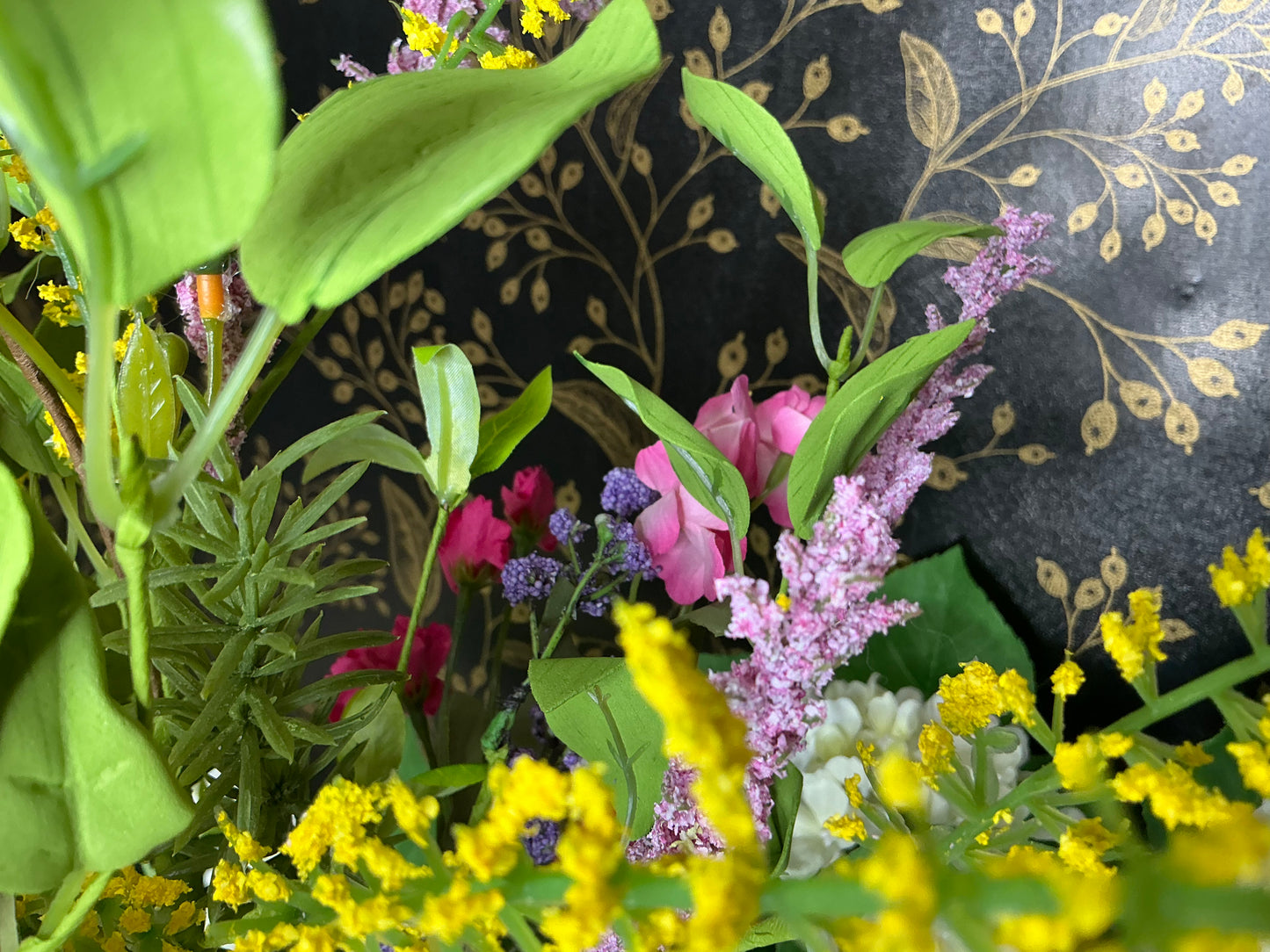 Mixed flower bundle with bees, MTF26712