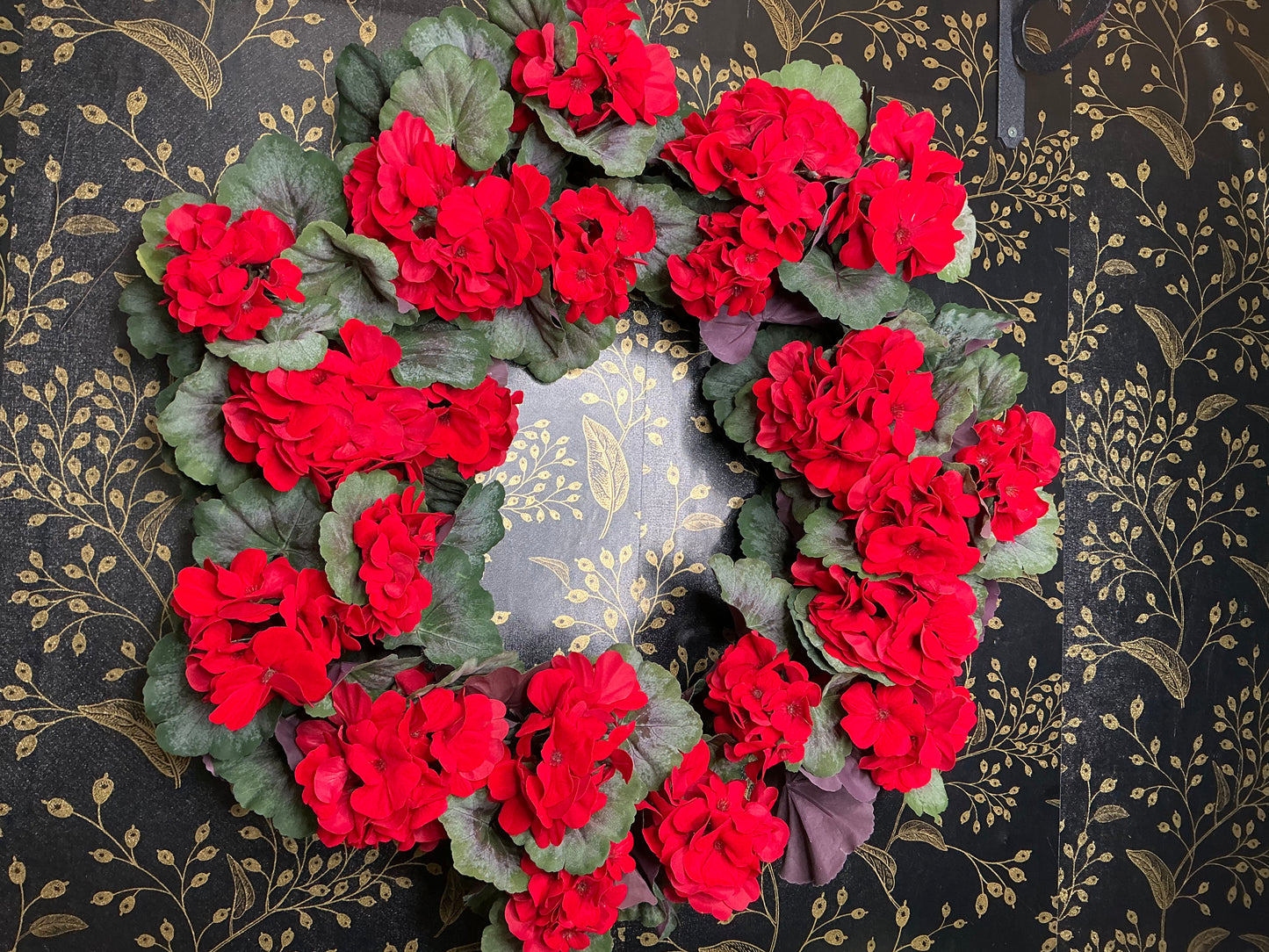 Velvet Geranium Wreath, MTF22795