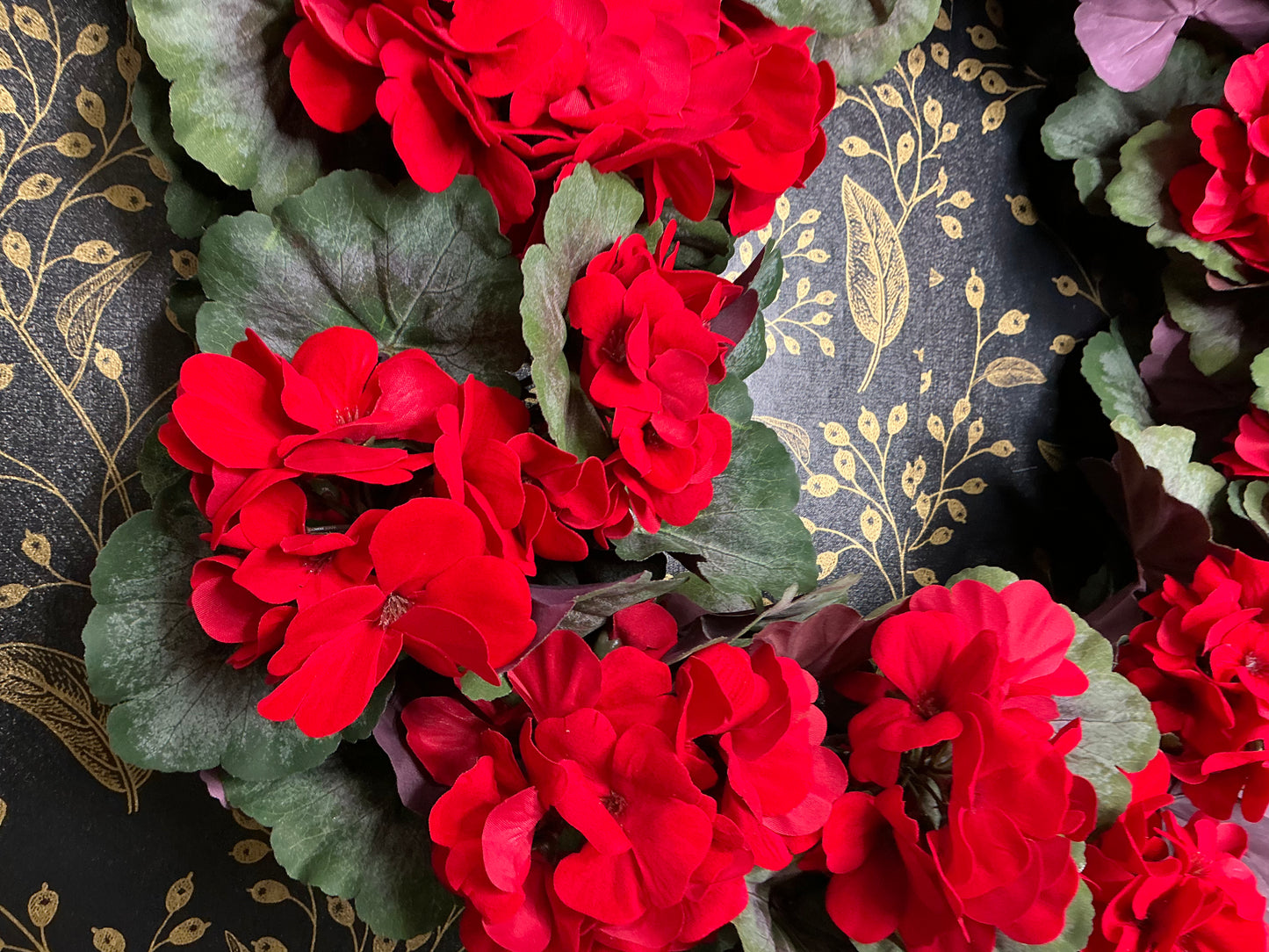 Velvet Geranium Wreath, MTF22795