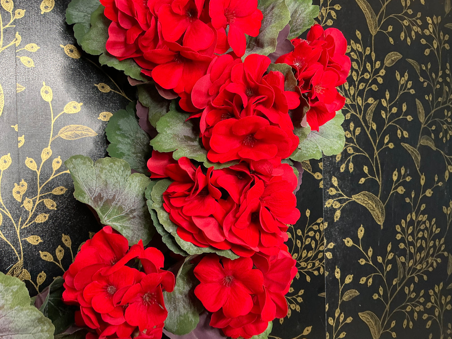 Velvet Geranium Wreath, MTF22795