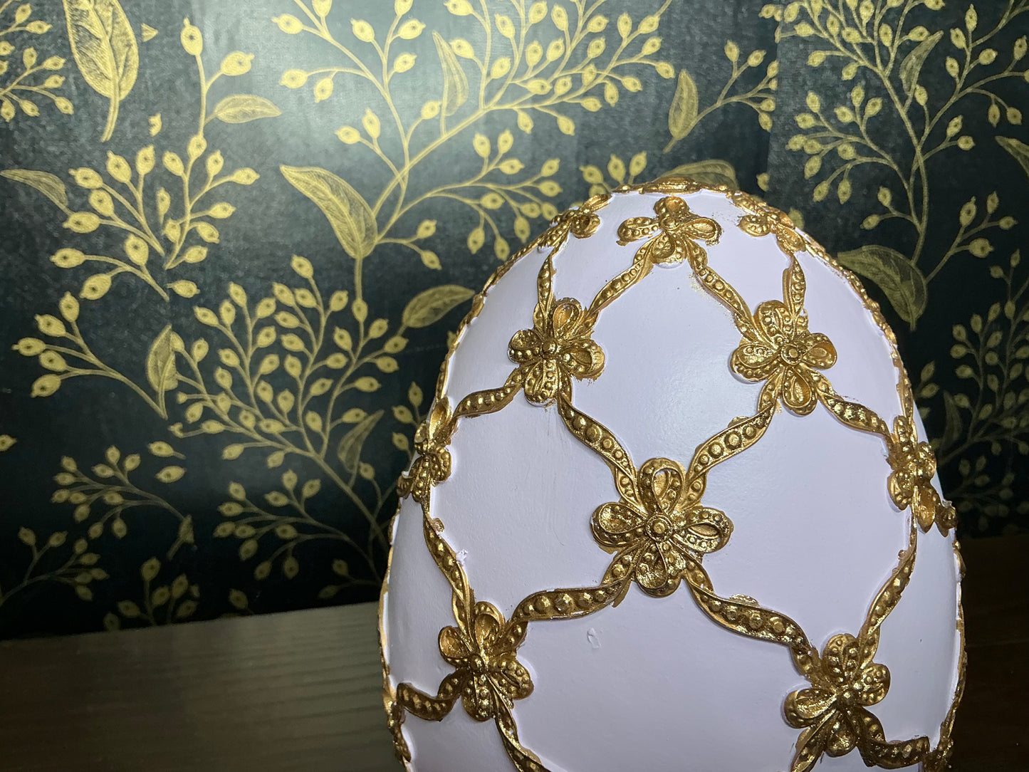 Lavender/Gold gilded Lattice egg - MT26232