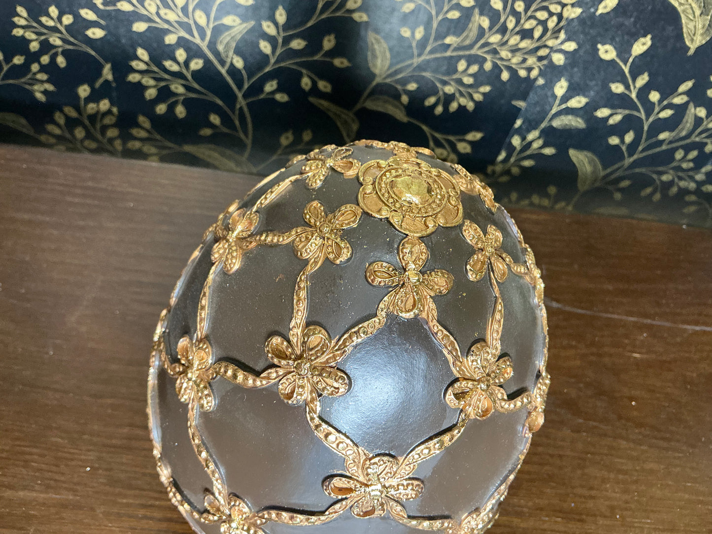 Chocolate/gold gilded lattice egg - MT26232