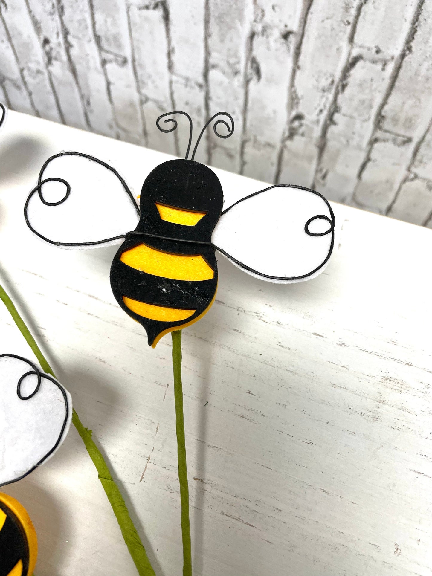 Bee spray, bumble bee spray, bee pick, bumble bee pick, spring bee spray, summer bee spray, 63067YWBK