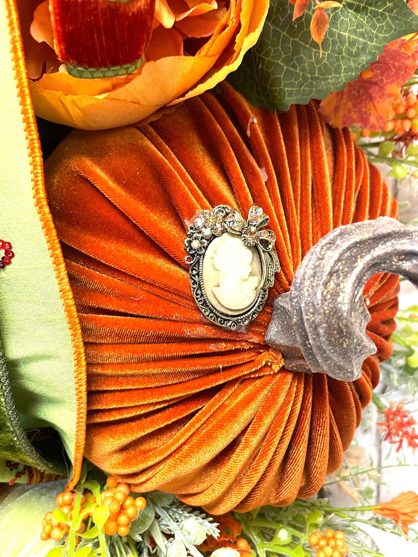 fall swag, fall pumpkin swag, fall decor, fall swag with designer pumpkins, autumn color fall swag, velvet pumpkin swag, shipping included