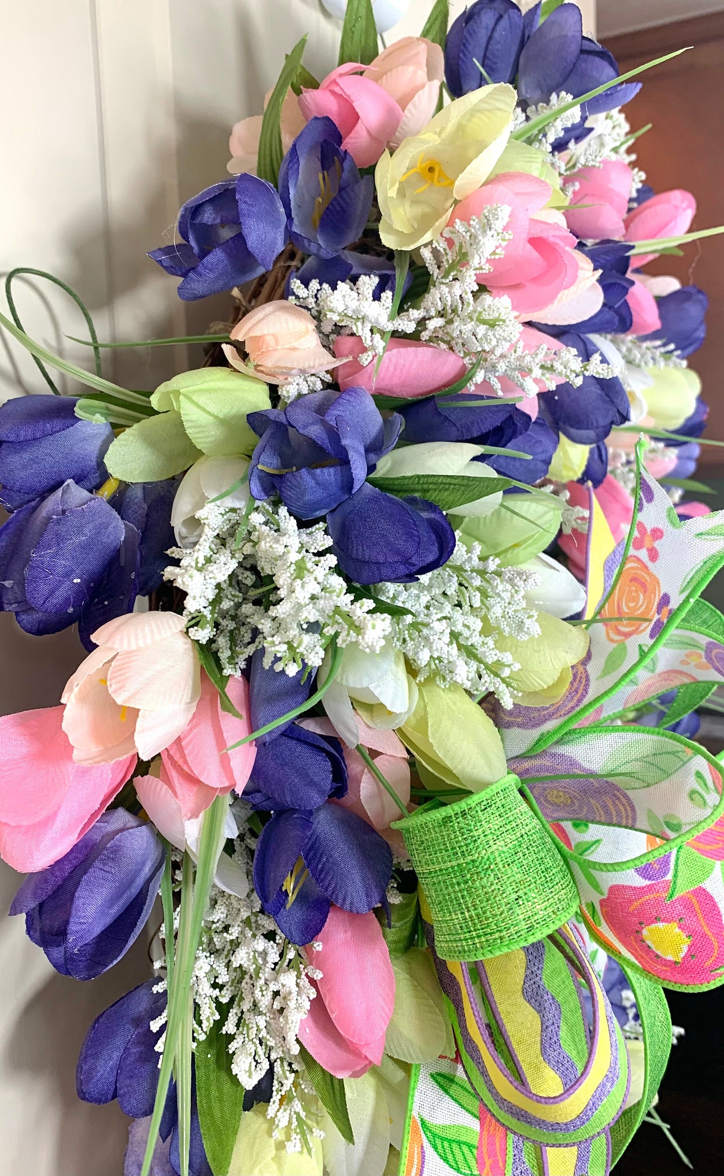 Tulip wreath, spring tulip wreath, summer tulip wreath, spring wreaths, summer wreaths, tulip door hanger, shippping included